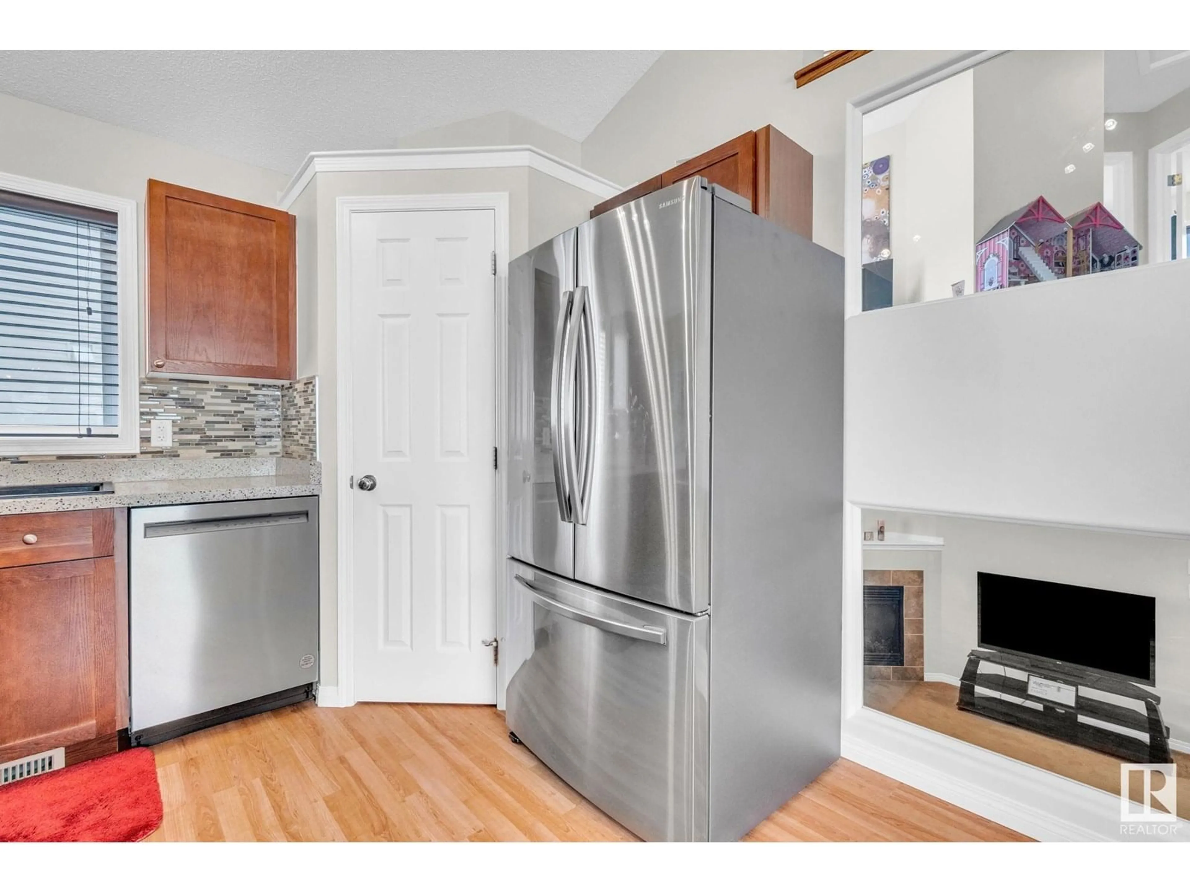 Standard kitchen, unknown for NW - 21223 92 AV, Edmonton Alberta T5T0W6