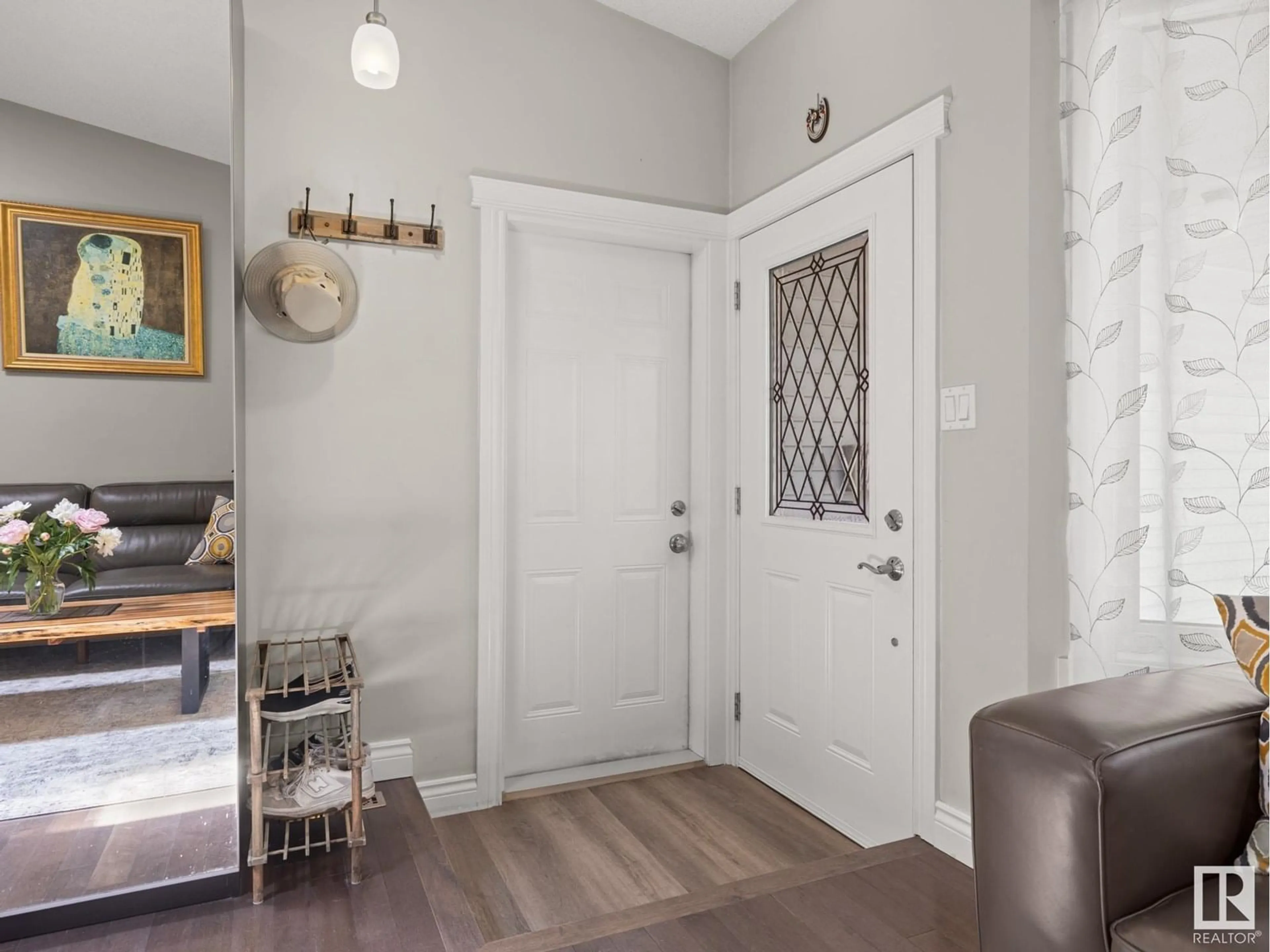 Indoor entryway for NW - 14815 39 AV, Edmonton Alberta T6R1J6