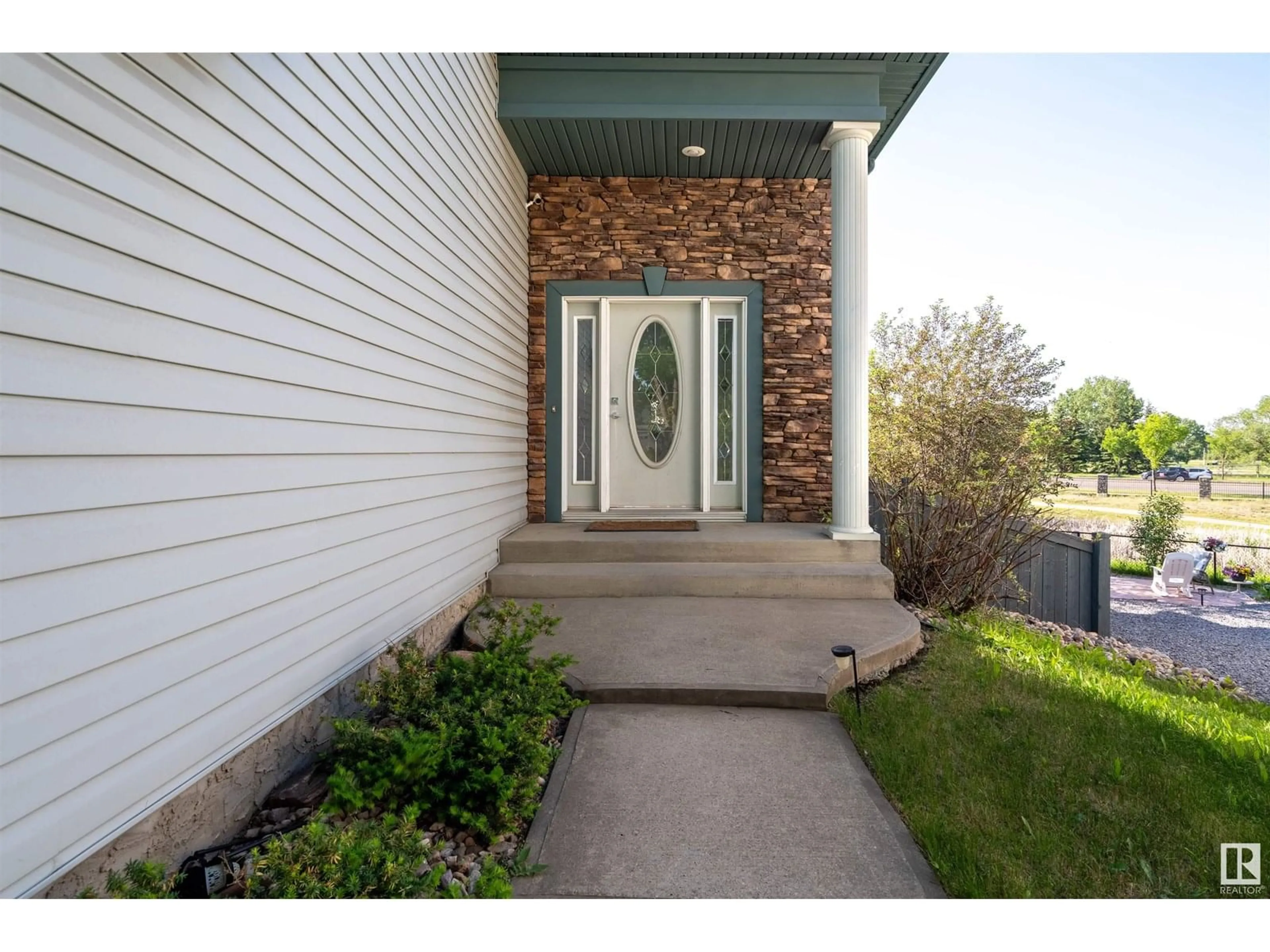 Indoor entryway for SW - 1080 BARNES WY, Edmonton Alberta T6W1E5