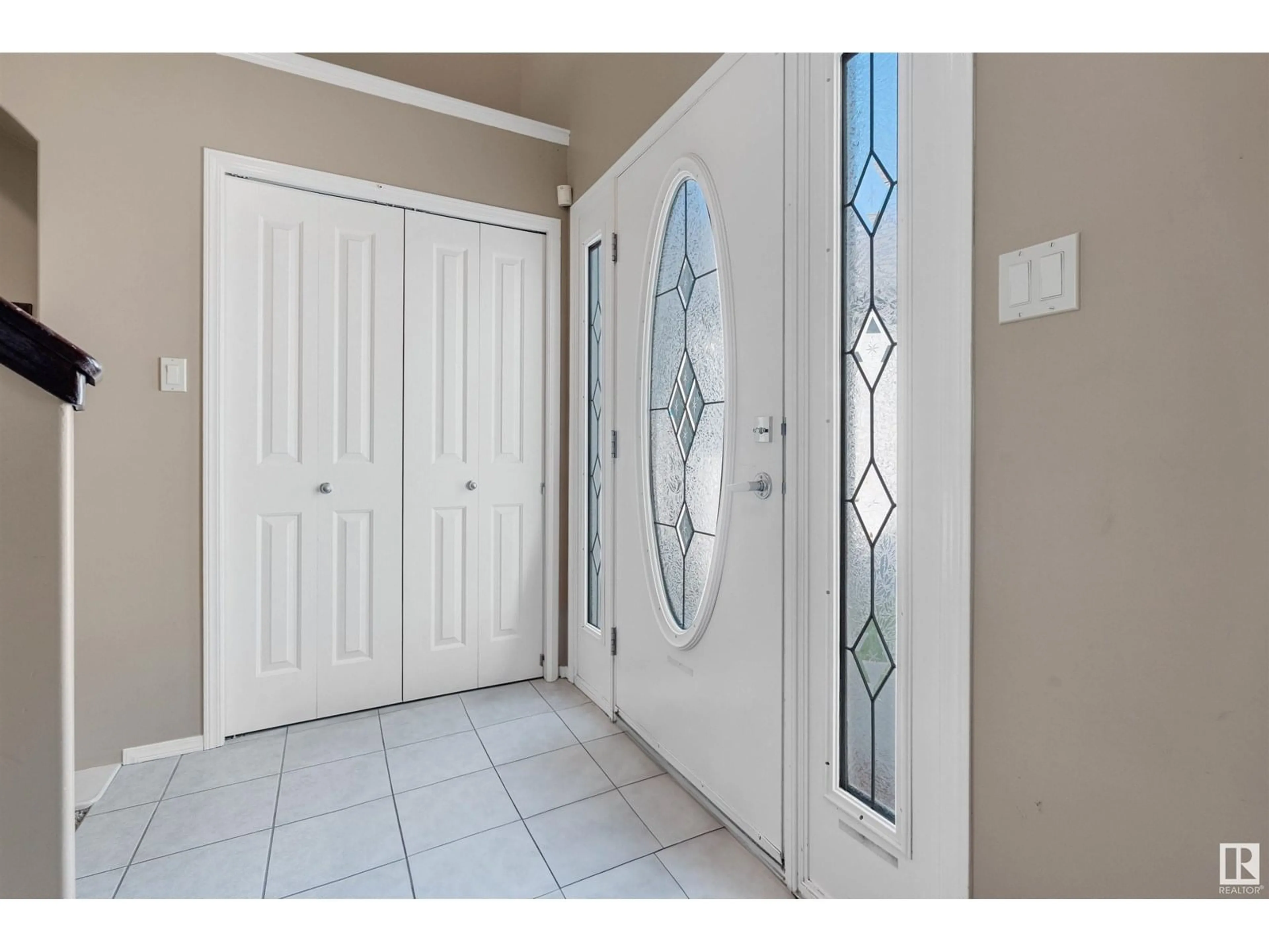 Indoor entryway for SW - 1080 BARNES WY, Edmonton Alberta T6W1E5
