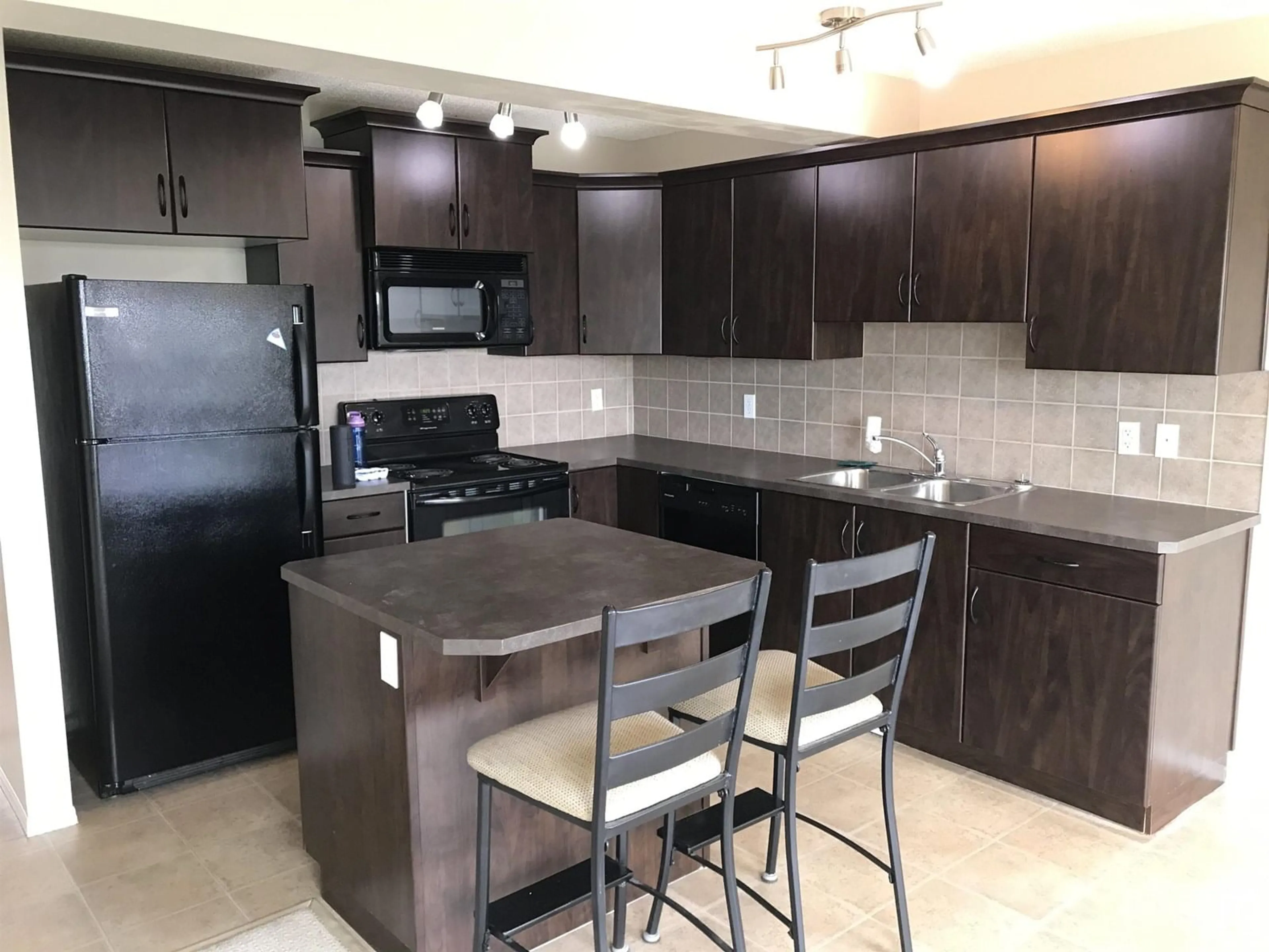 Open concept kitchen, ceramic/tile floor for 33 RED CANYON WY, Fort Saskatchewan Alberta T8L0E8