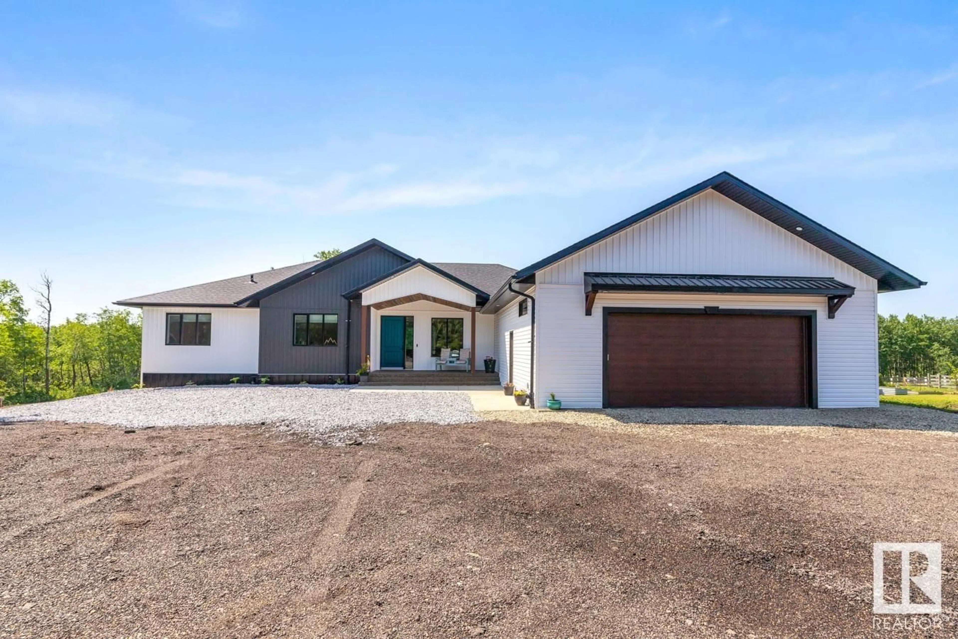Home with vinyl exterior material, street for 53040 RGE ROAD 213, Rural Strathcona County Alberta T8G2C4
