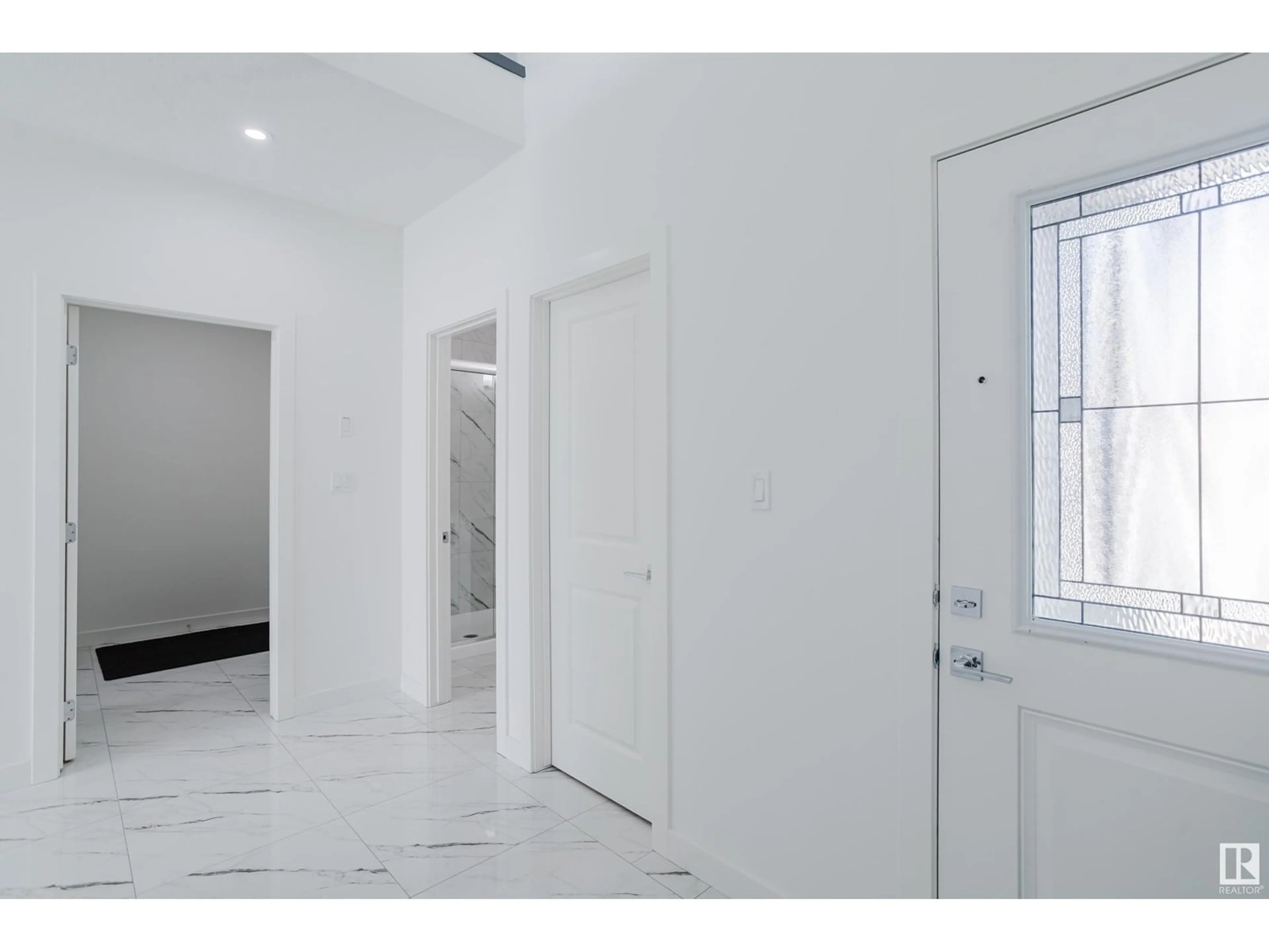 Indoor foyer for NW - 2036 210 ST, Edmonton Alberta T6M3H6