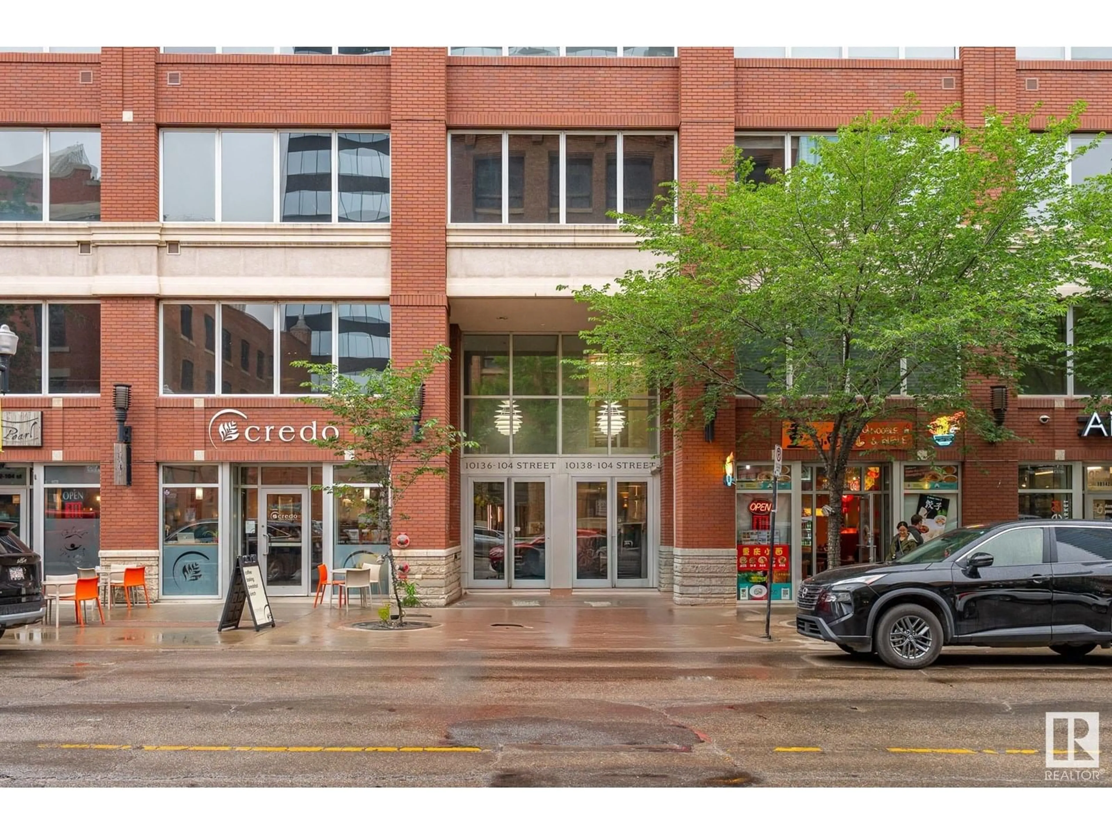 Indoor foyer for 2102 - 10136 104 ST NW, Edmonton Alberta T5J0B5