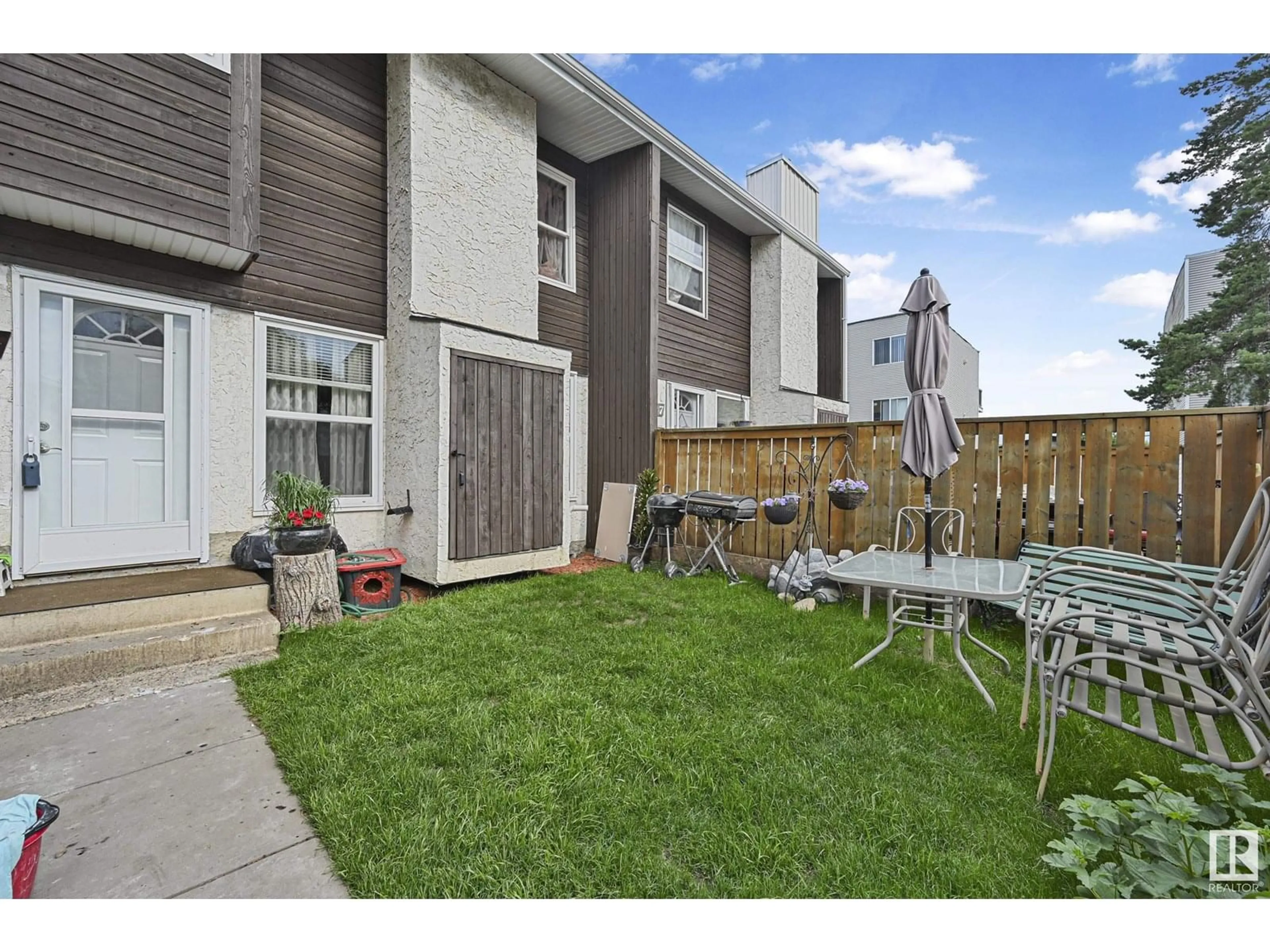 Patio, street for 18425 66 AV, Edmonton Alberta T5T2M1