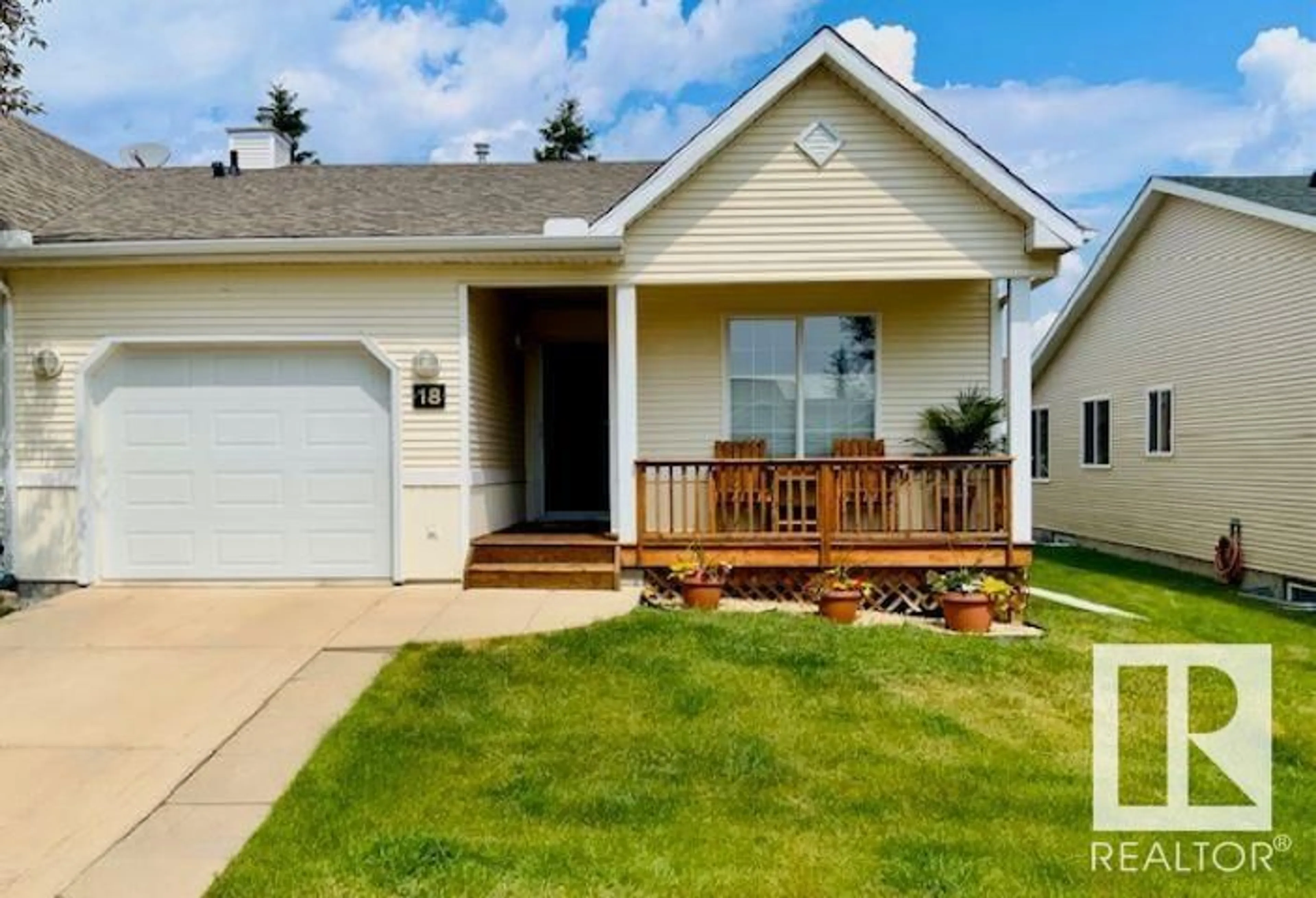 Home with vinyl exterior material, street for 18 VILLAGE LN, Rural Wetaskiwin County Alberta T0C2V0