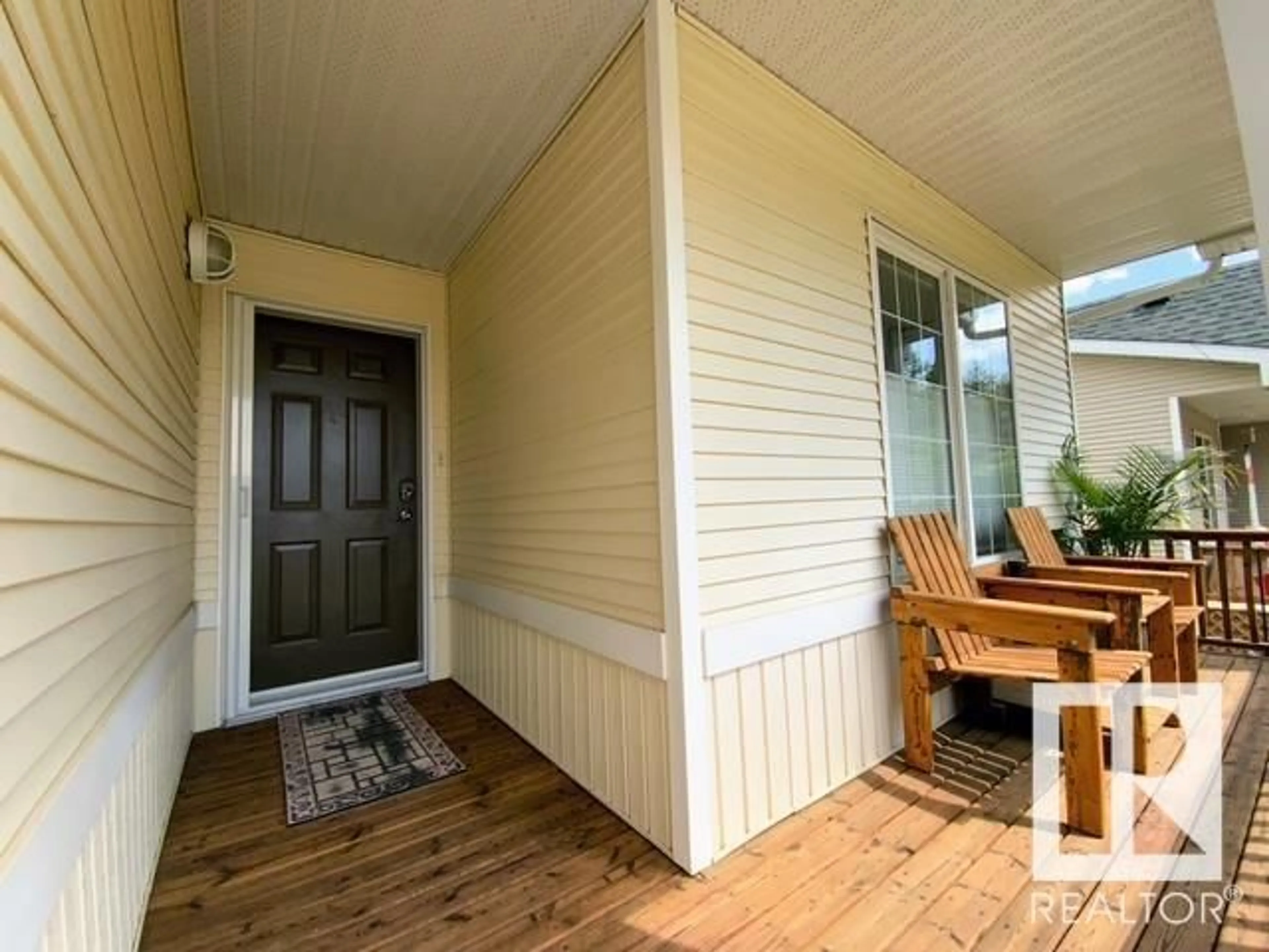 Indoor entryway for 18 VILLAGE LN, Rural Wetaskiwin County Alberta T0C2V0