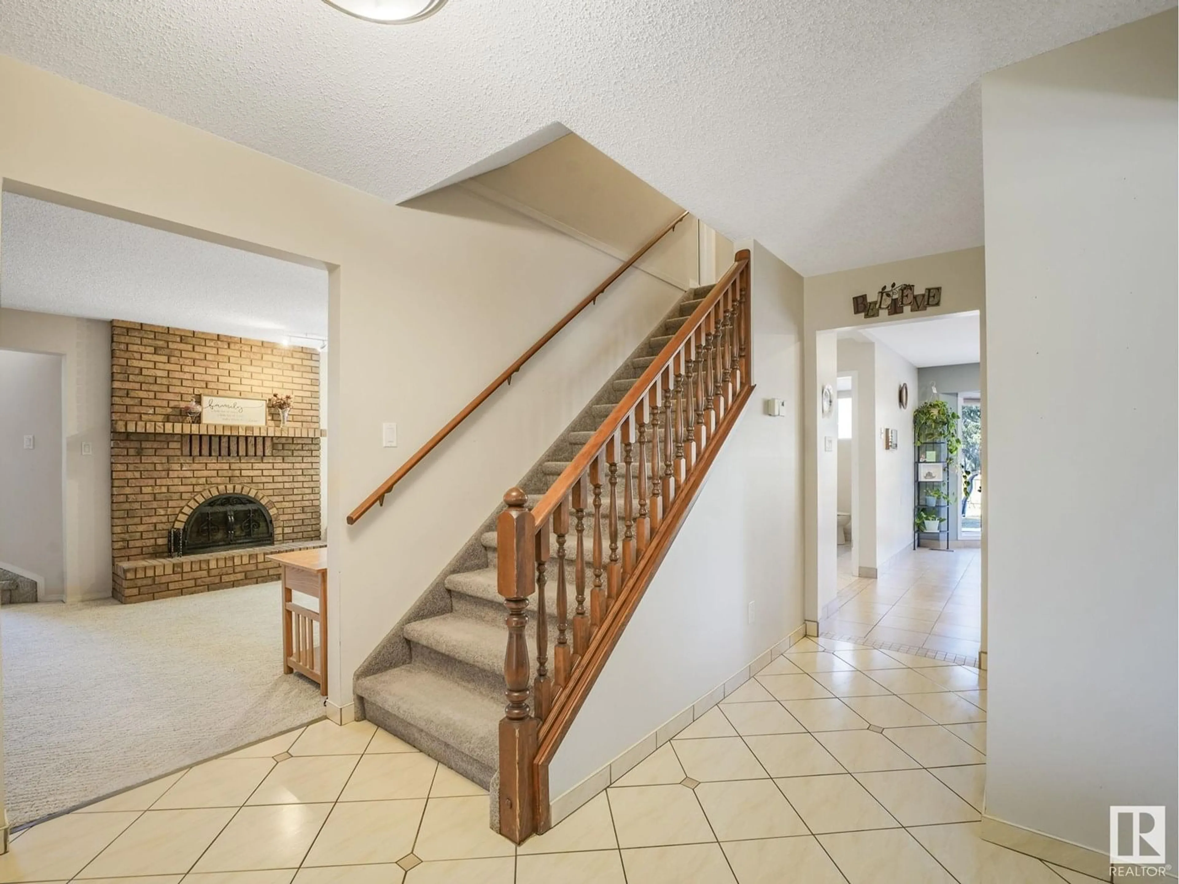 Indoor foyer for 14714 46 AV, Edmonton Alberta T6H5M7