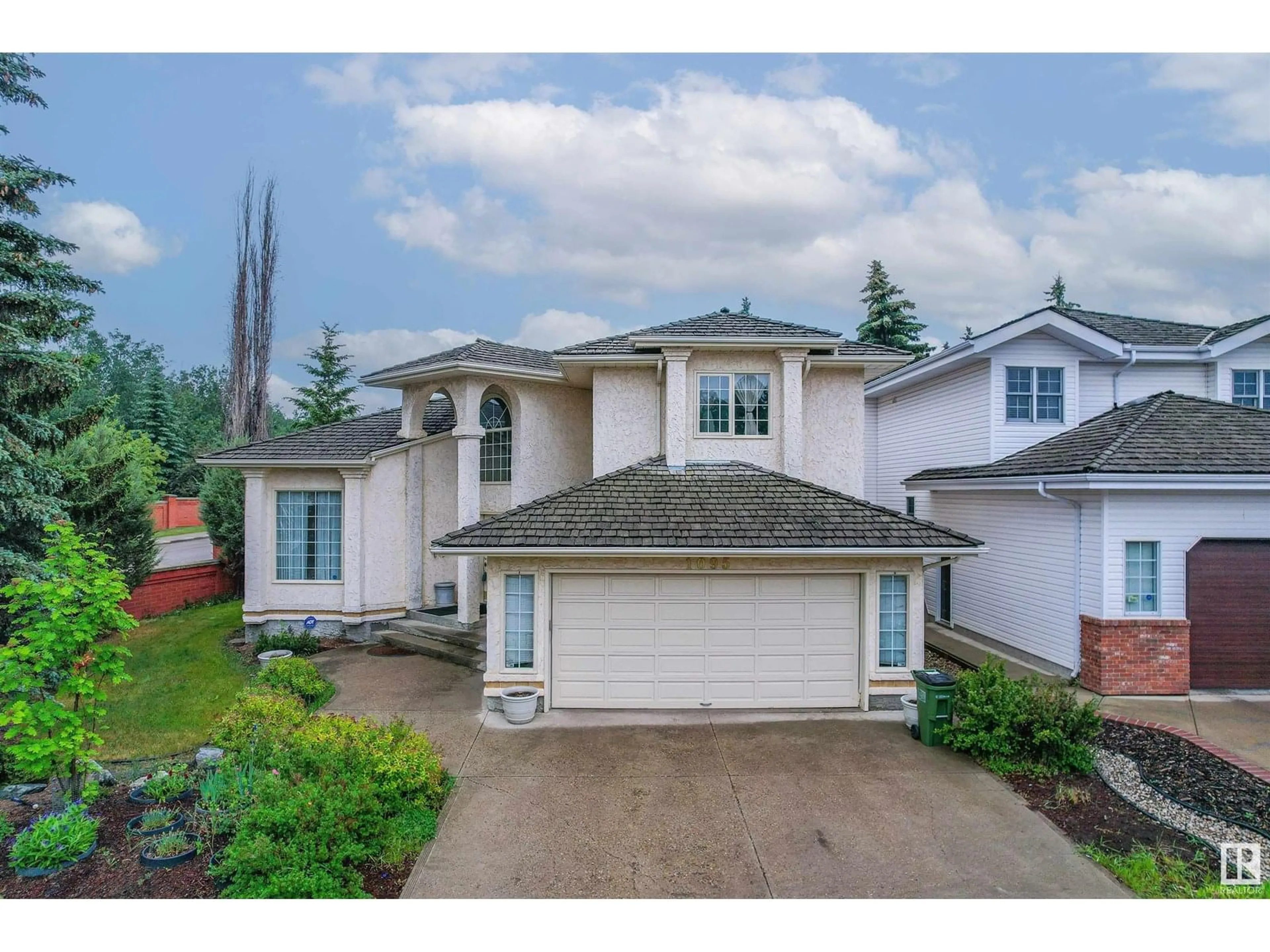 A pic from outside/outdoor area/front of a property/back of a property/a pic from drone, street for 1095 FALCONER RD, Edmonton Alberta T6R2C9