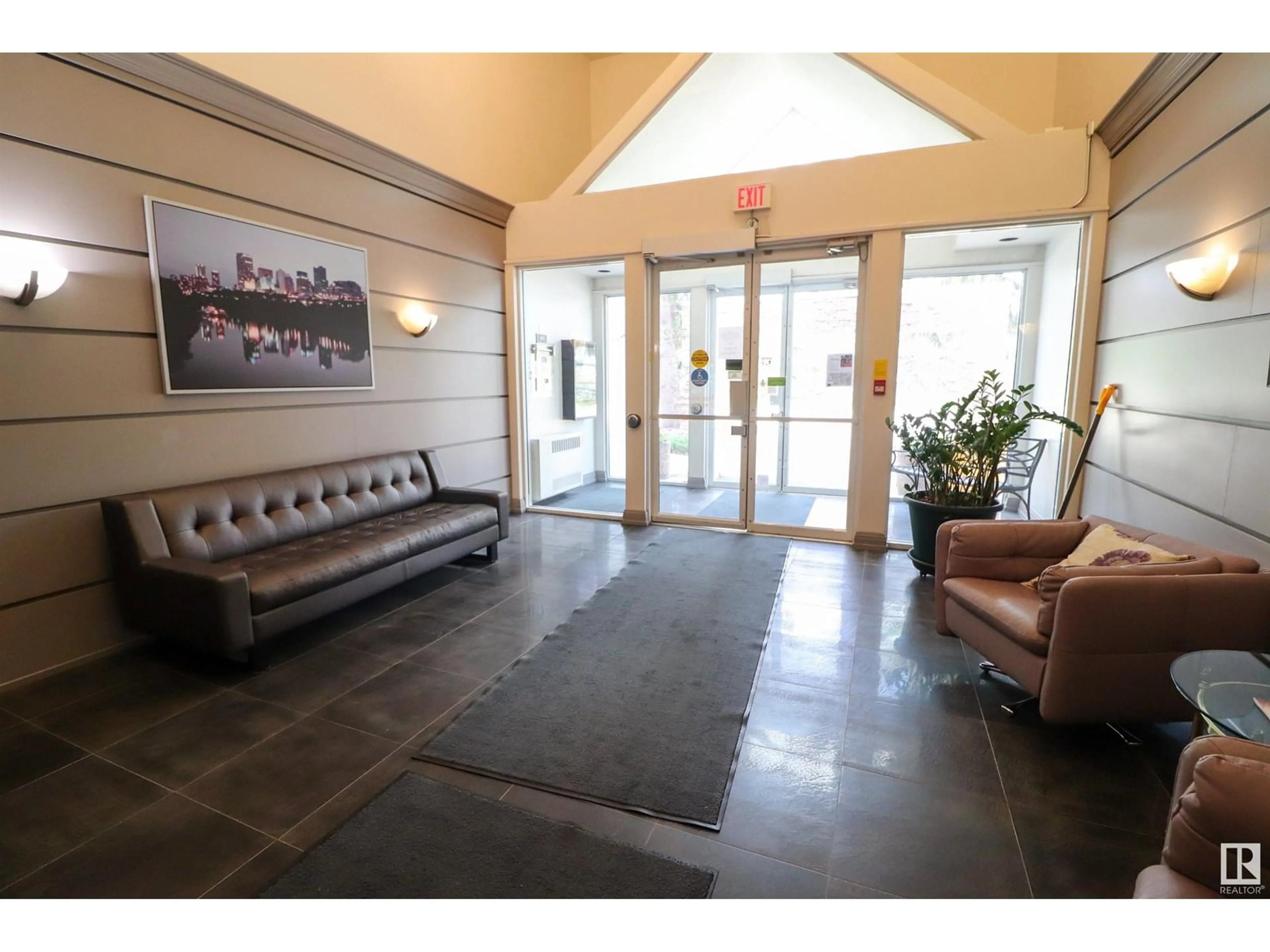 Lobby for 206 - 7327 118 ST, Edmonton Alberta T6G1S5