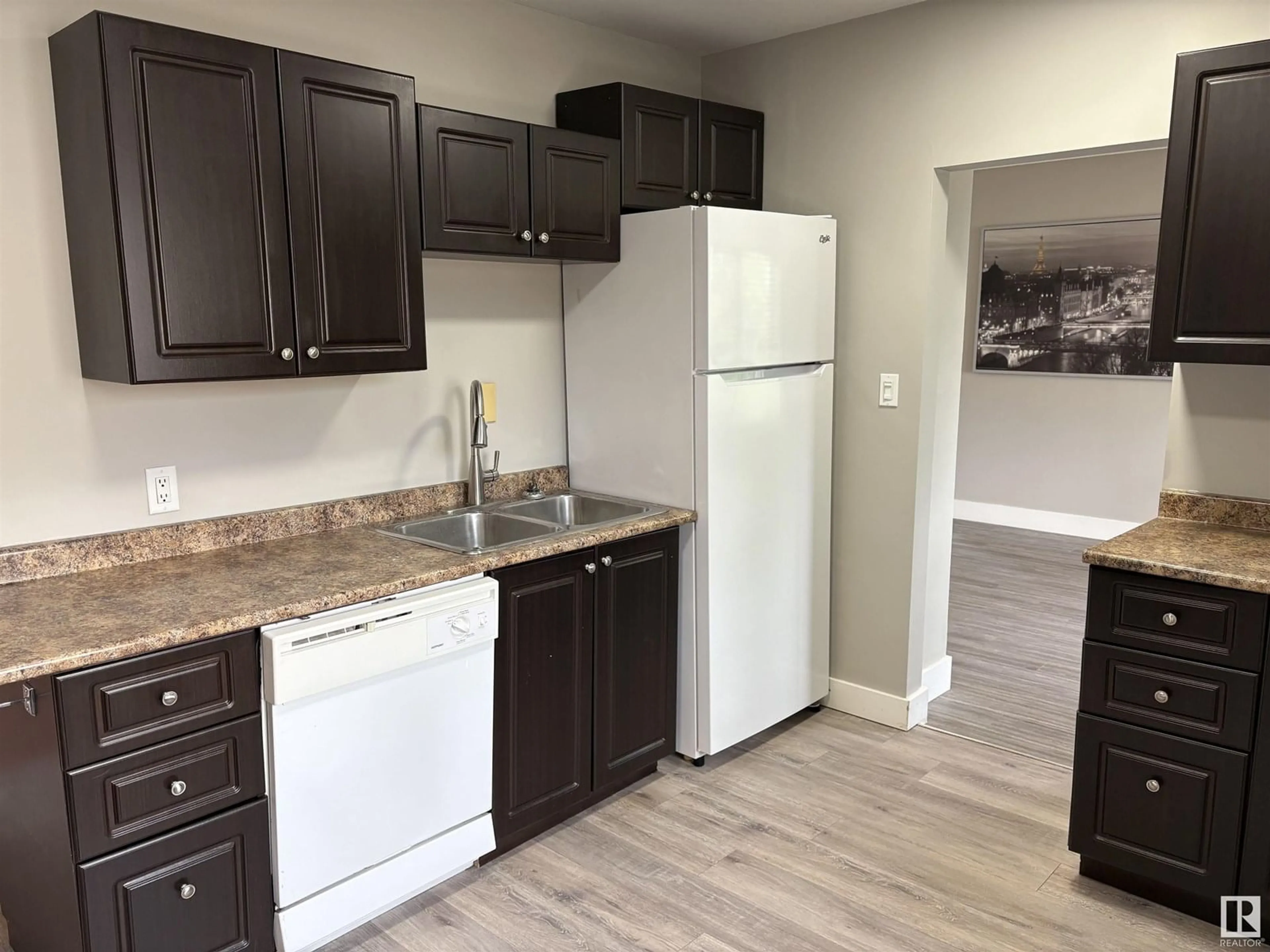 Standard kitchen, unknown for 5119 53 AVE, Tofield Alberta T0B4J0