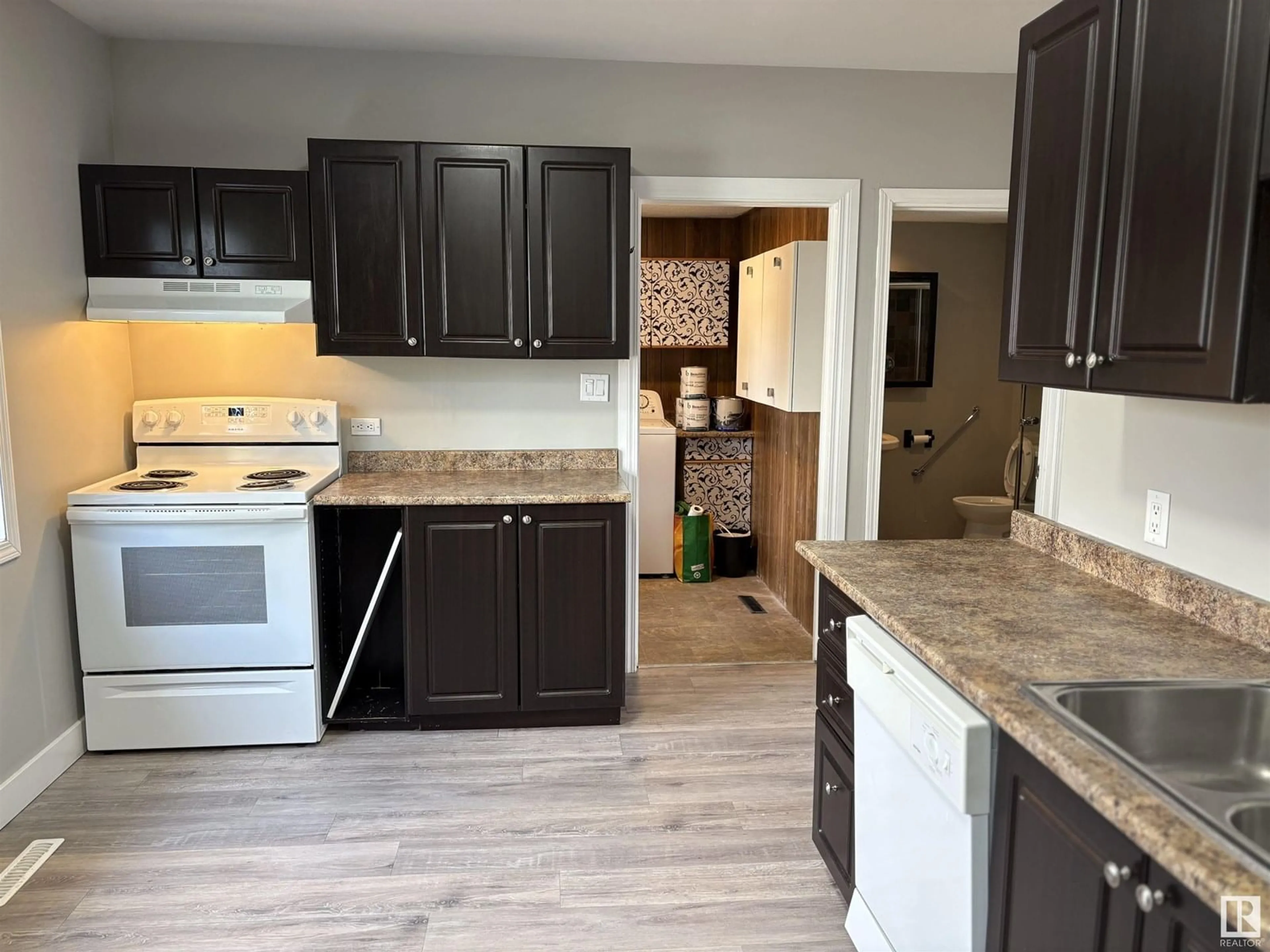 Open concept kitchen, unknown for 5119 53 AVE, Tofield Alberta T0B4J0