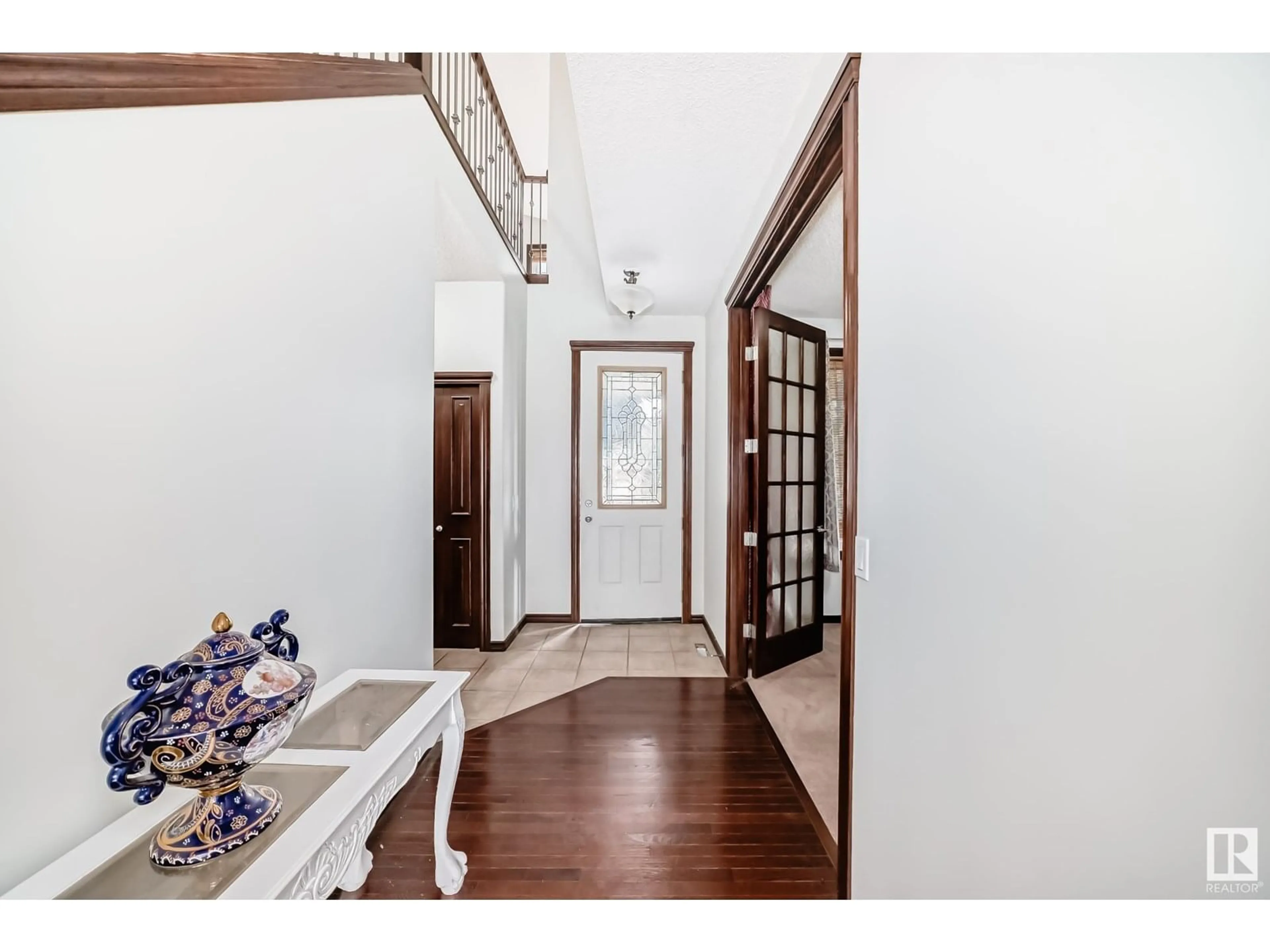 Indoor foyer for 6406 SANDIN CR, Edmonton Alberta T6R0E9