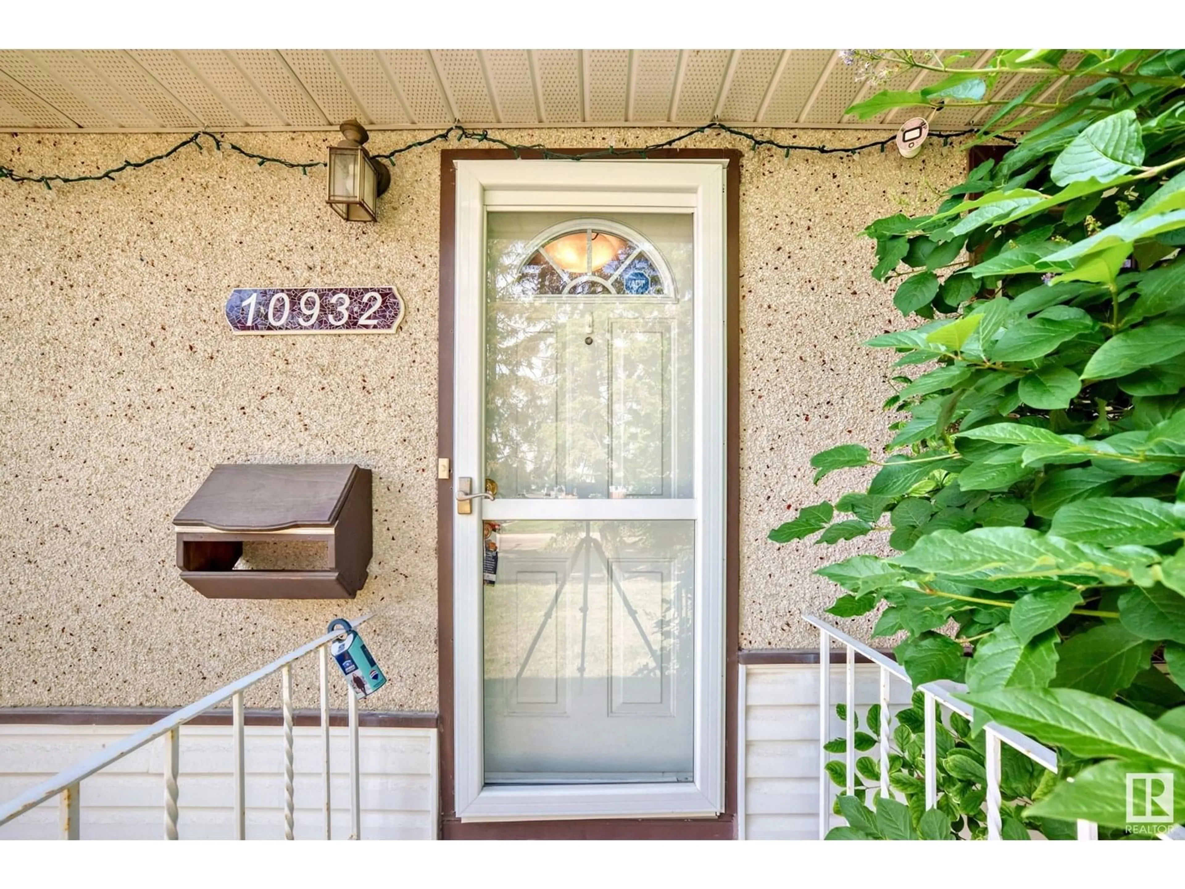 Indoor entryway for NW - 10932 165 ST, Edmonton Alberta T5P3T7