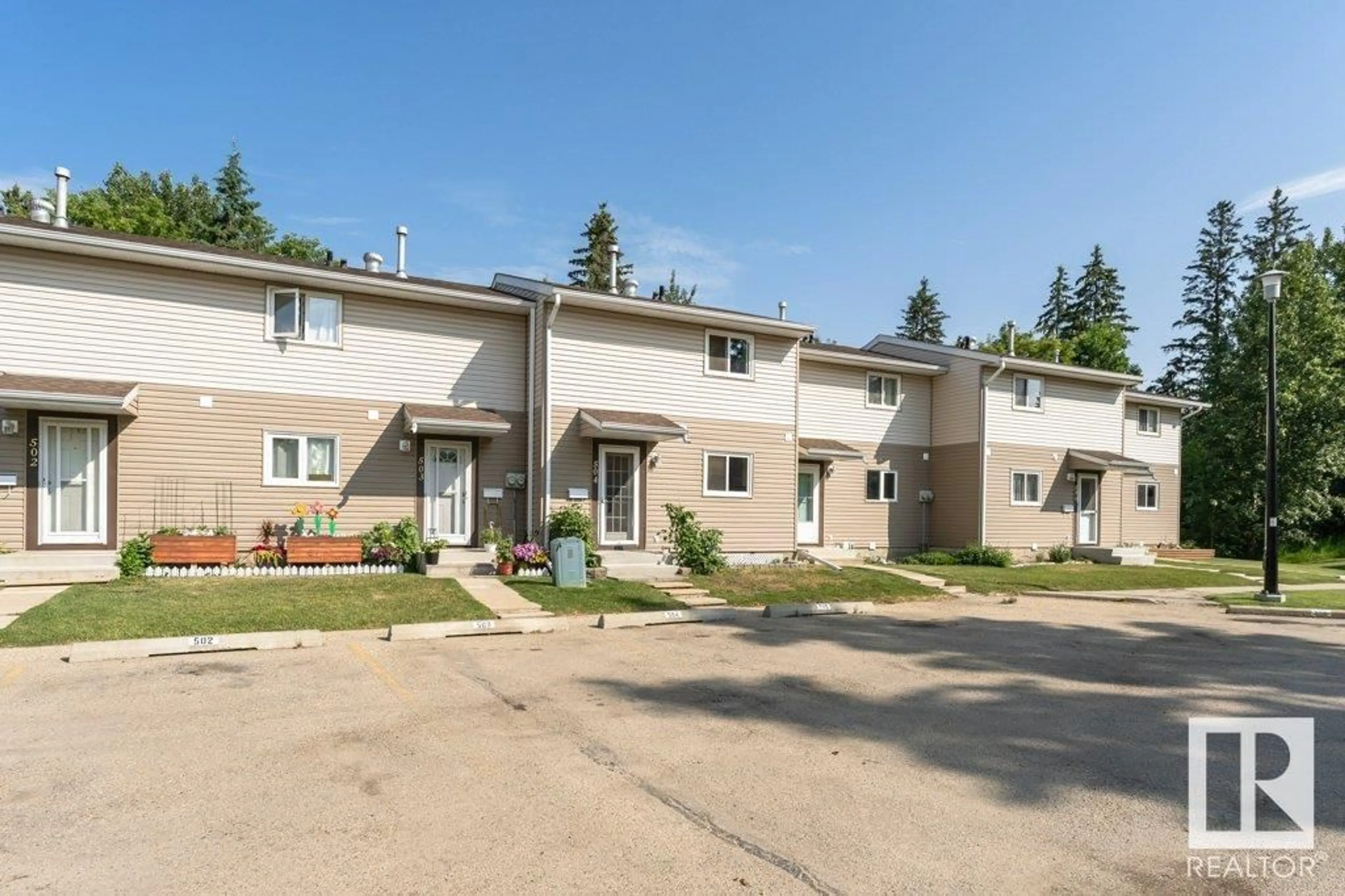 Patio, street for 504 SPRUCE GL, Spruce Grove Alberta T7X2S8