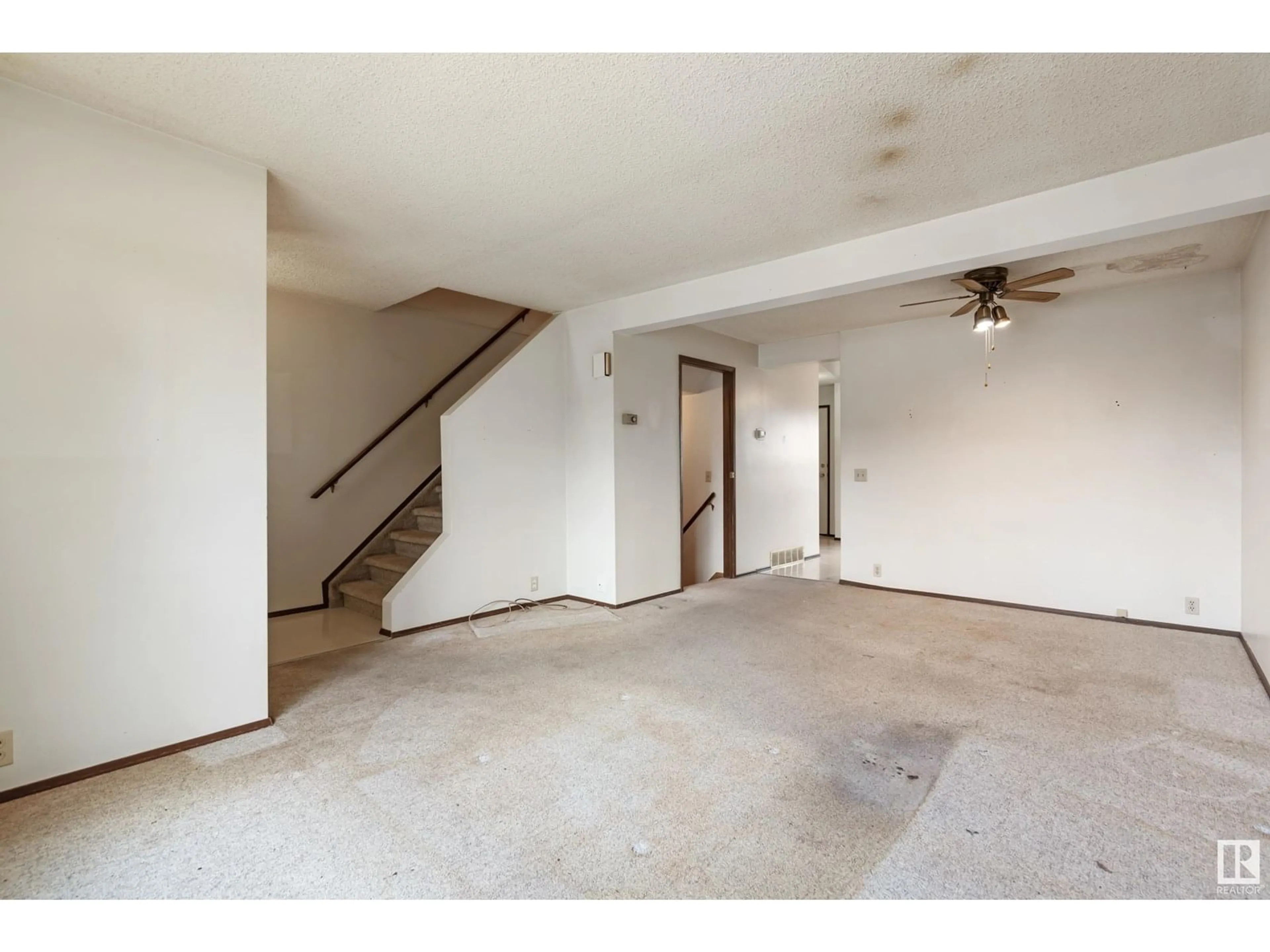 A pic of a room for 2113 53 ST, Edmonton Alberta T6L4T8