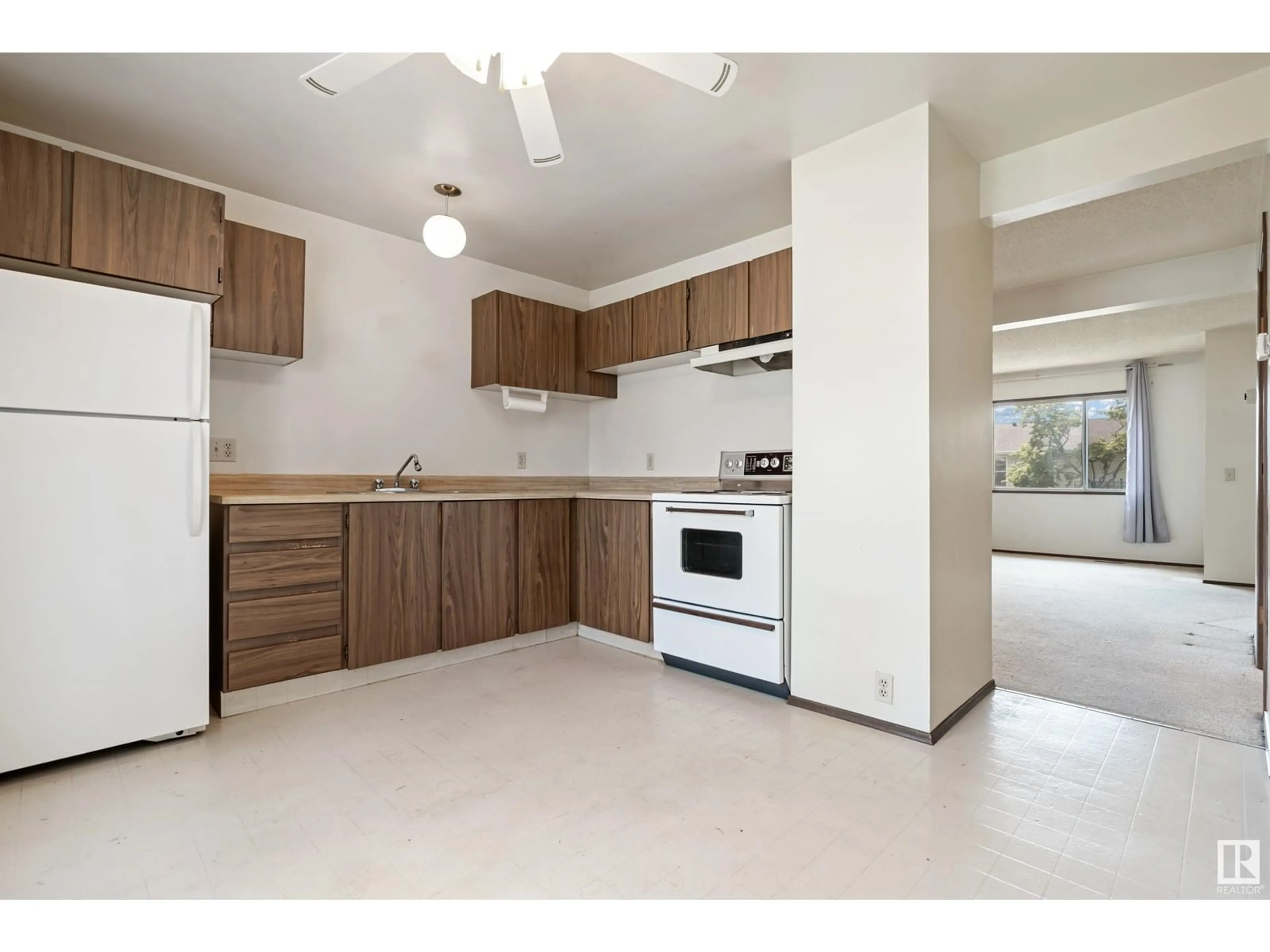 Standard kitchen, unknown for 2113 53 ST, Edmonton Alberta T6L4T8