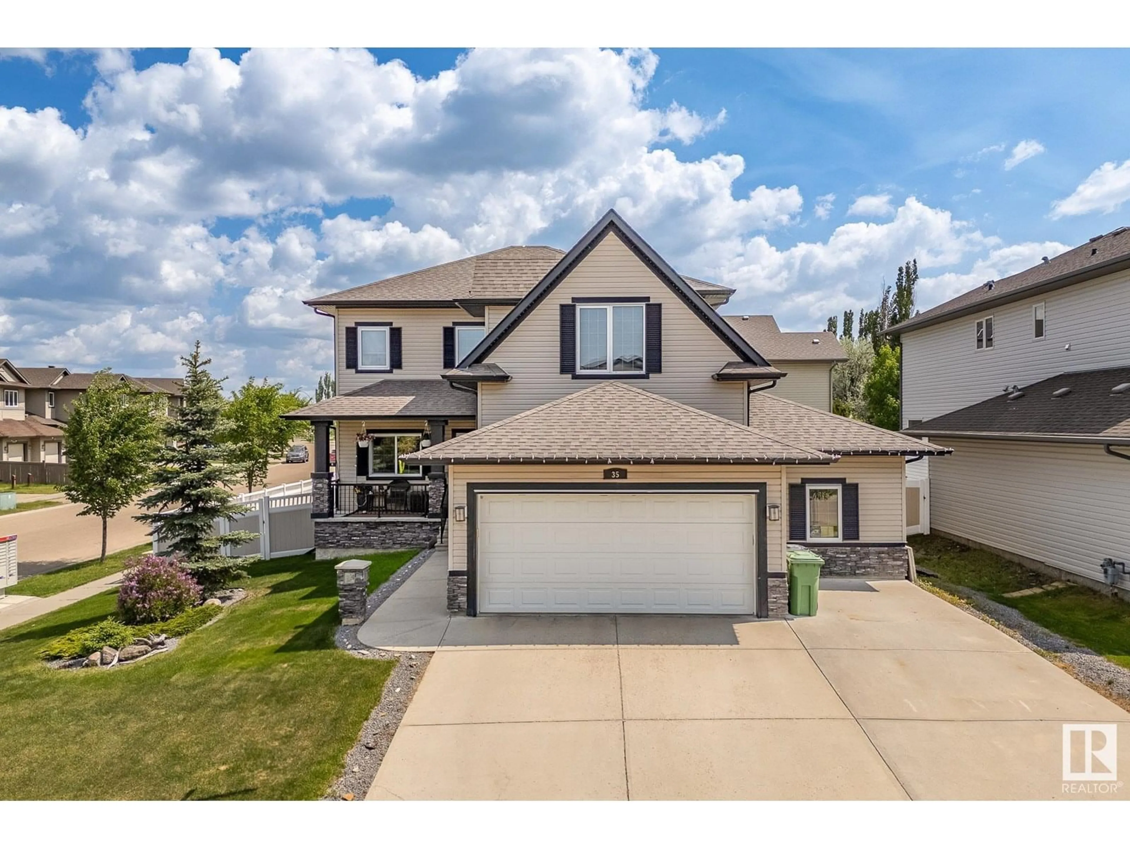 A pic from outside/outdoor area/front of a property/back of a property/a pic from drone, street for 35 RUE BOUCHARD, Beaumont Alberta T4X0E6