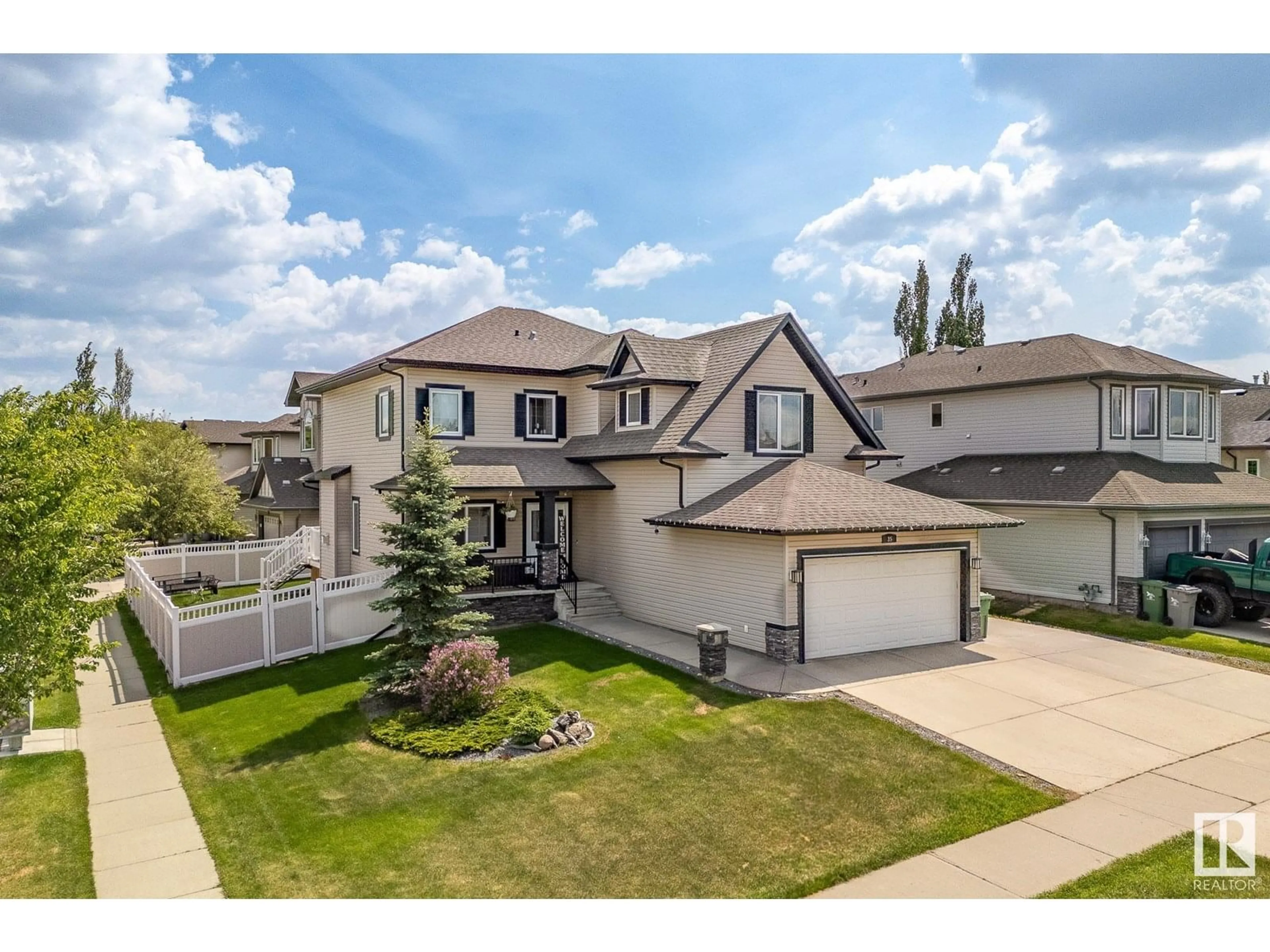 A pic from outside/outdoor area/front of a property/back of a property/a pic from drone, street for 35 RUE BOUCHARD, Beaumont Alberta T4X0E6
