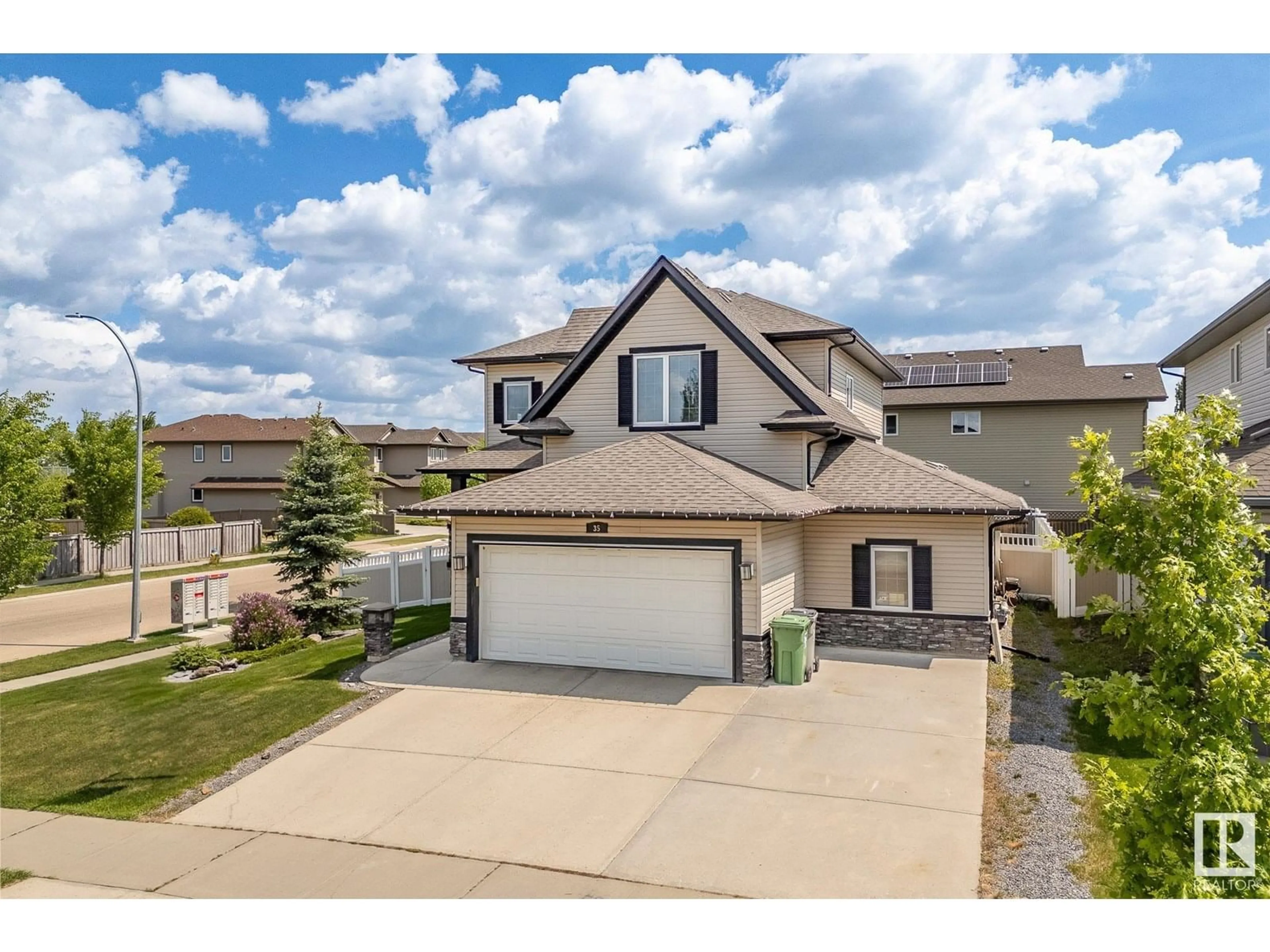 A pic from outside/outdoor area/front of a property/back of a property/a pic from drone, street for 35 RUE BOUCHARD, Beaumont Alberta T4X0E6