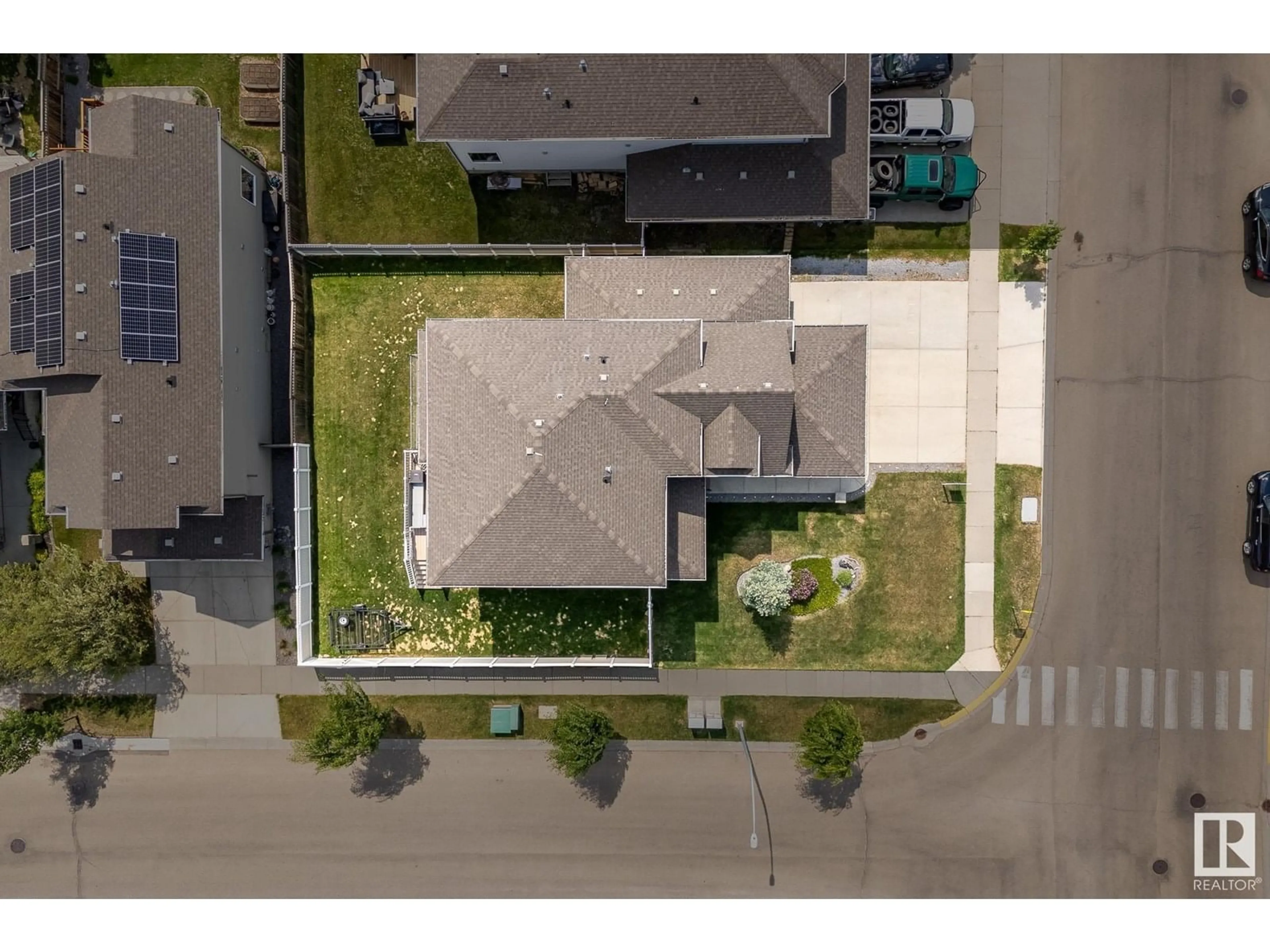 A pic from outside/outdoor area/front of a property/back of a property/a pic from drone, street for 35 RUE BOUCHARD, Beaumont Alberta T4X0E6