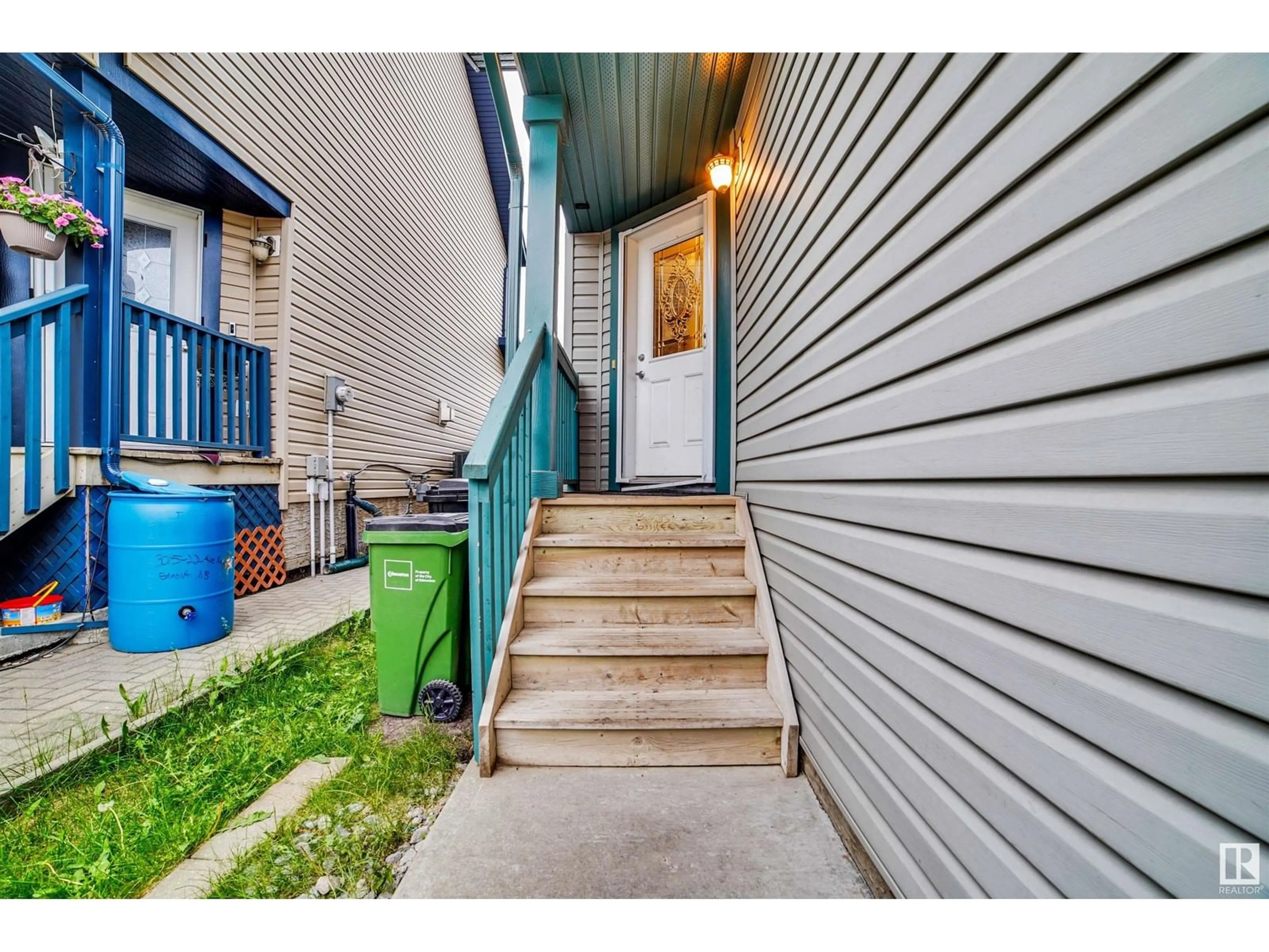 Unknown for 3019 22 AV, Edmonton Alberta T6T0J9