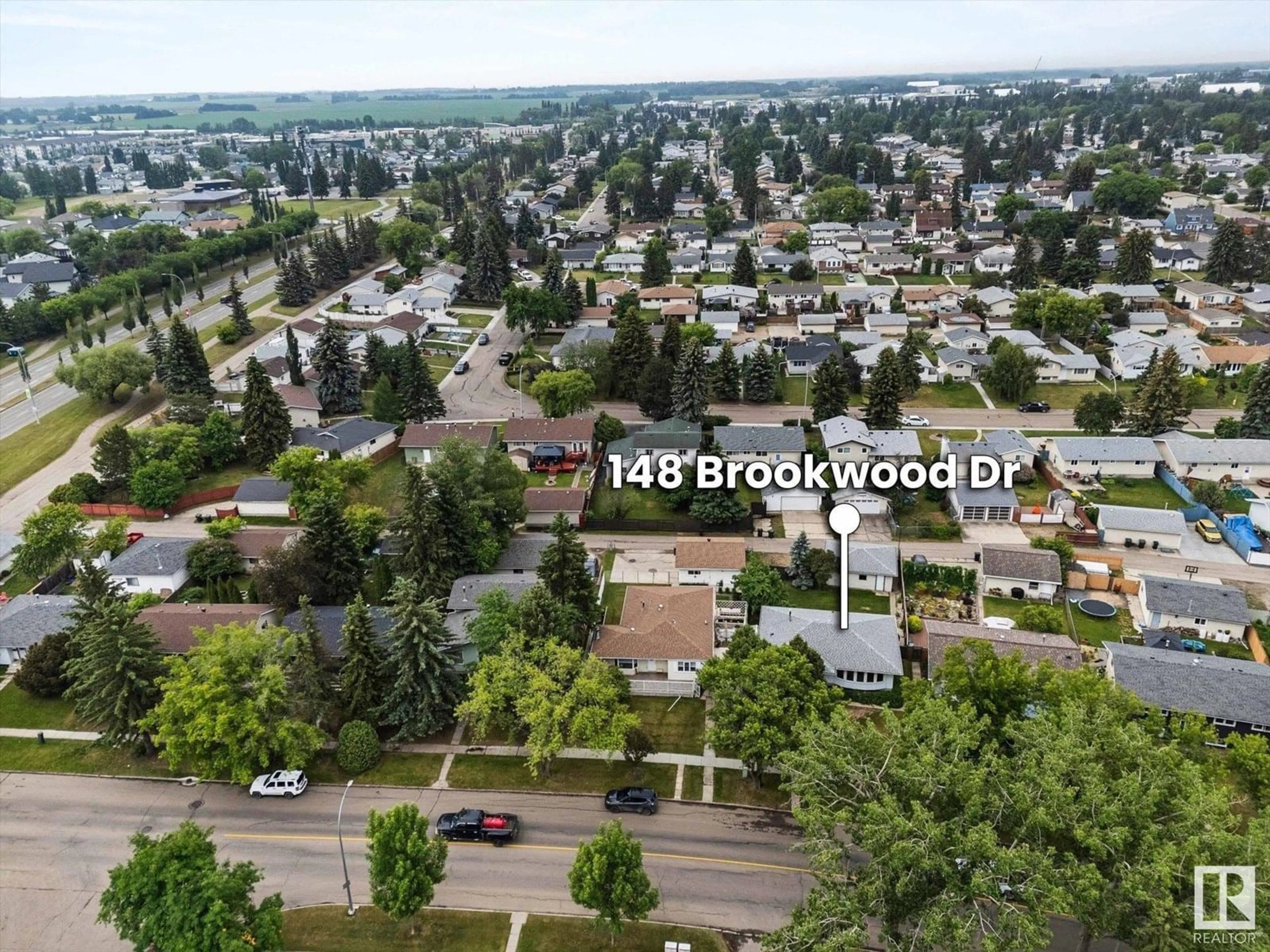 A pic from outside/outdoor area/front of a property/back of a property/a pic from drone, street for 148 BROOKWOOD DR, Spruce Grove Alberta T7X1G5