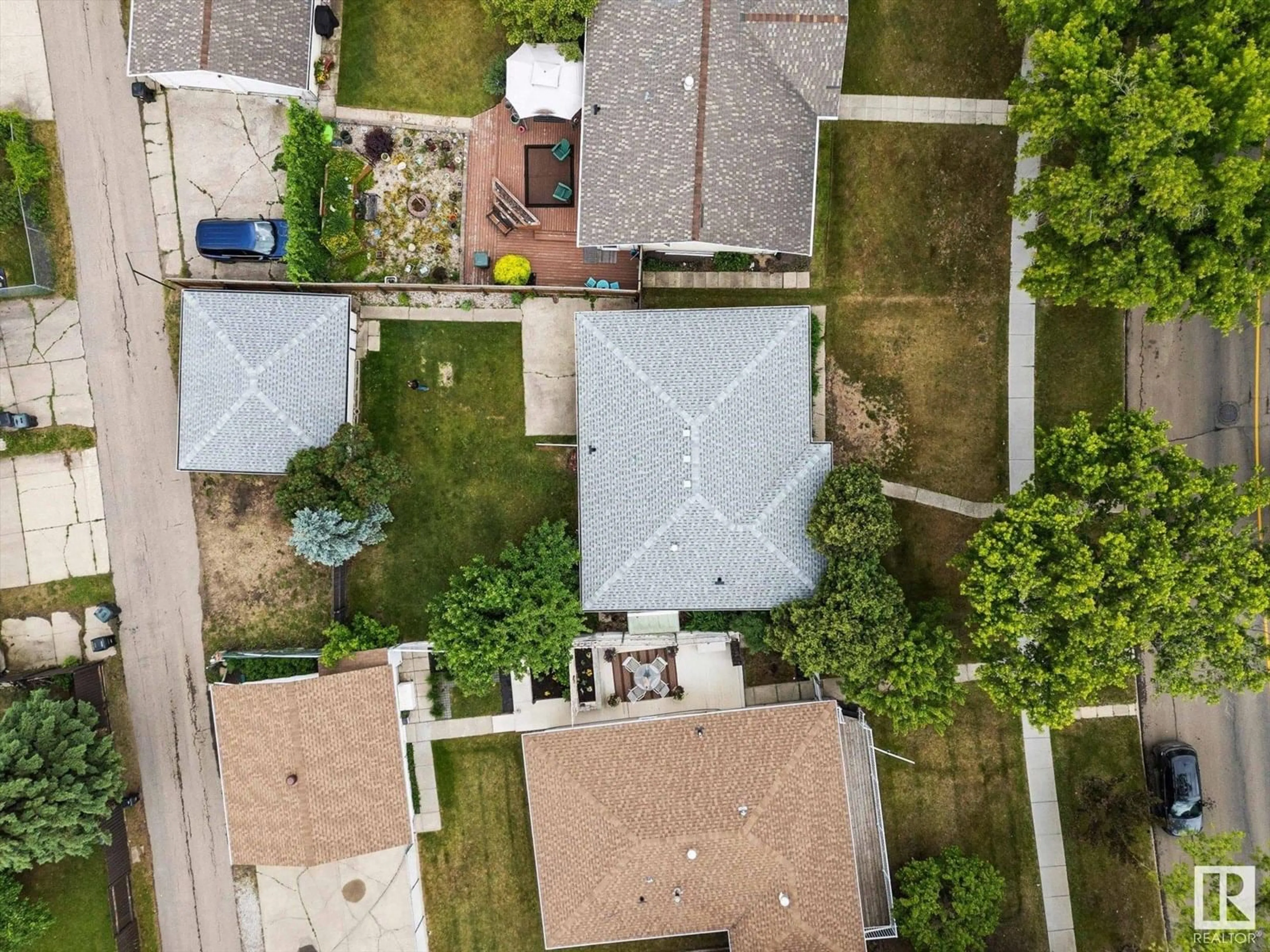A pic from outside/outdoor area/front of a property/back of a property/a pic from drone, street for 148 BROOKWOOD DR, Spruce Grove Alberta T7X1G5