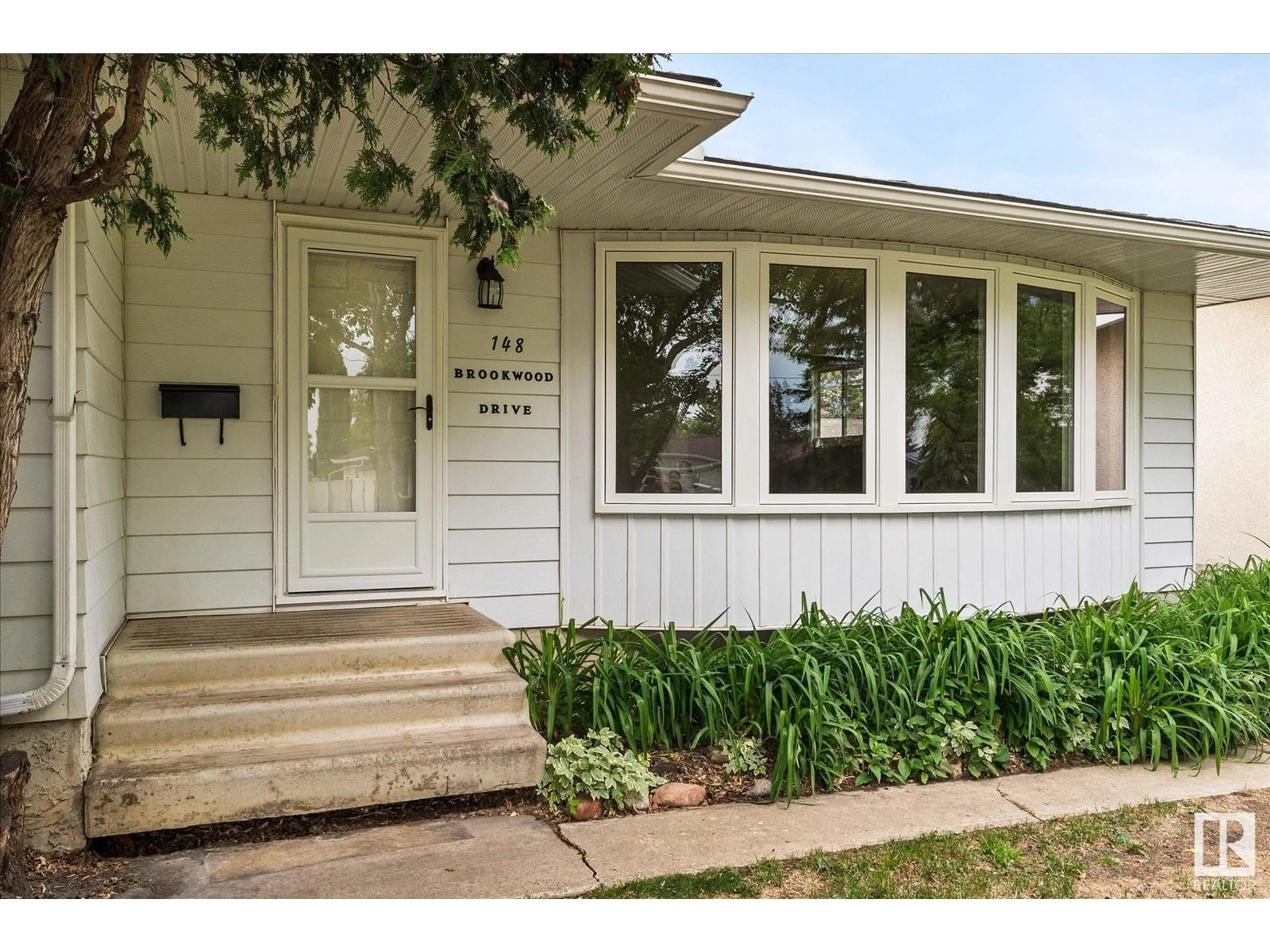 Home with vinyl exterior material, street for 148 BROOKWOOD DR, Spruce Grove Alberta T7X1G5