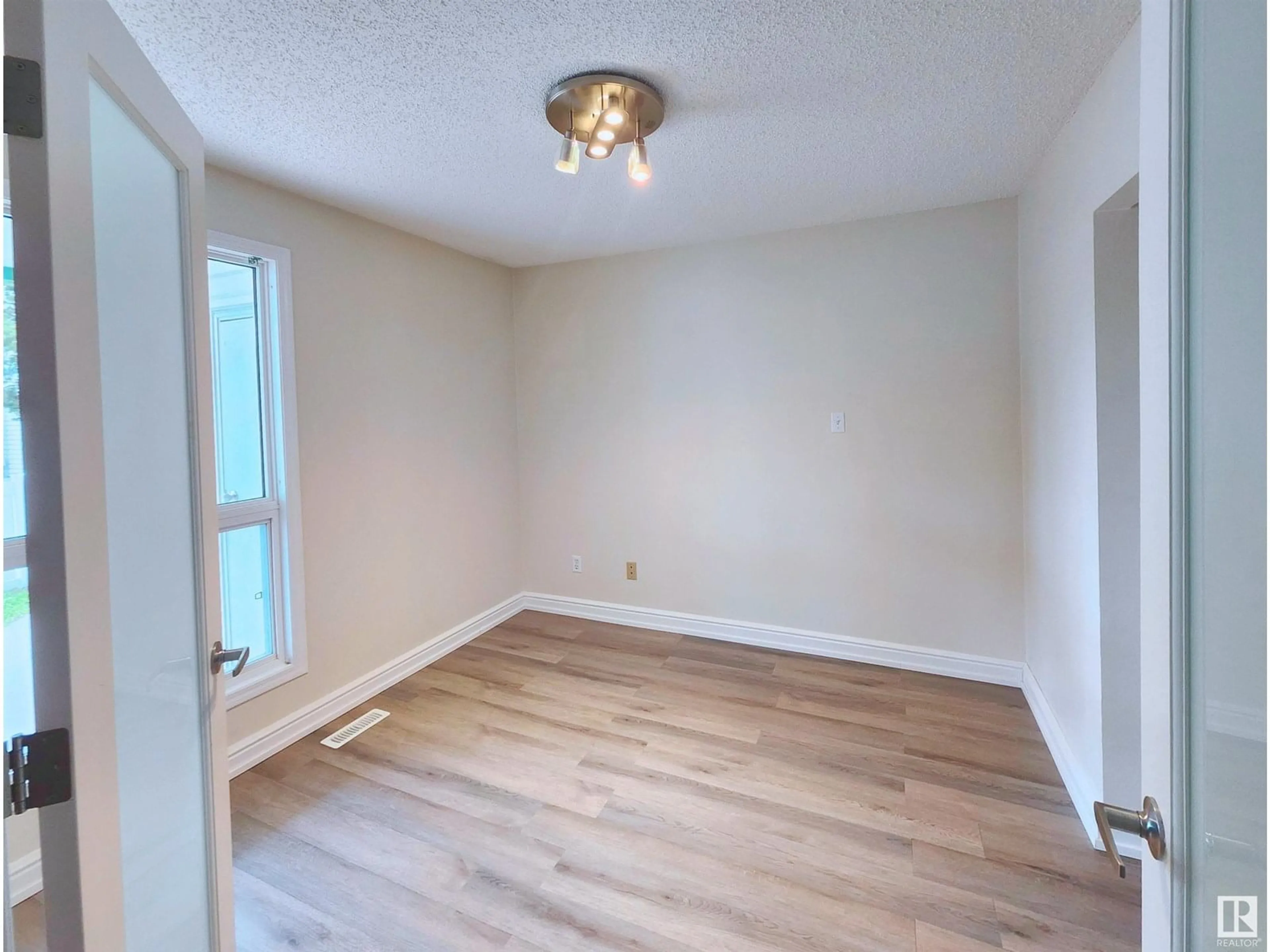 A pic of a room for #97 - 2703 79 ST, Edmonton Alberta T6K3Z6