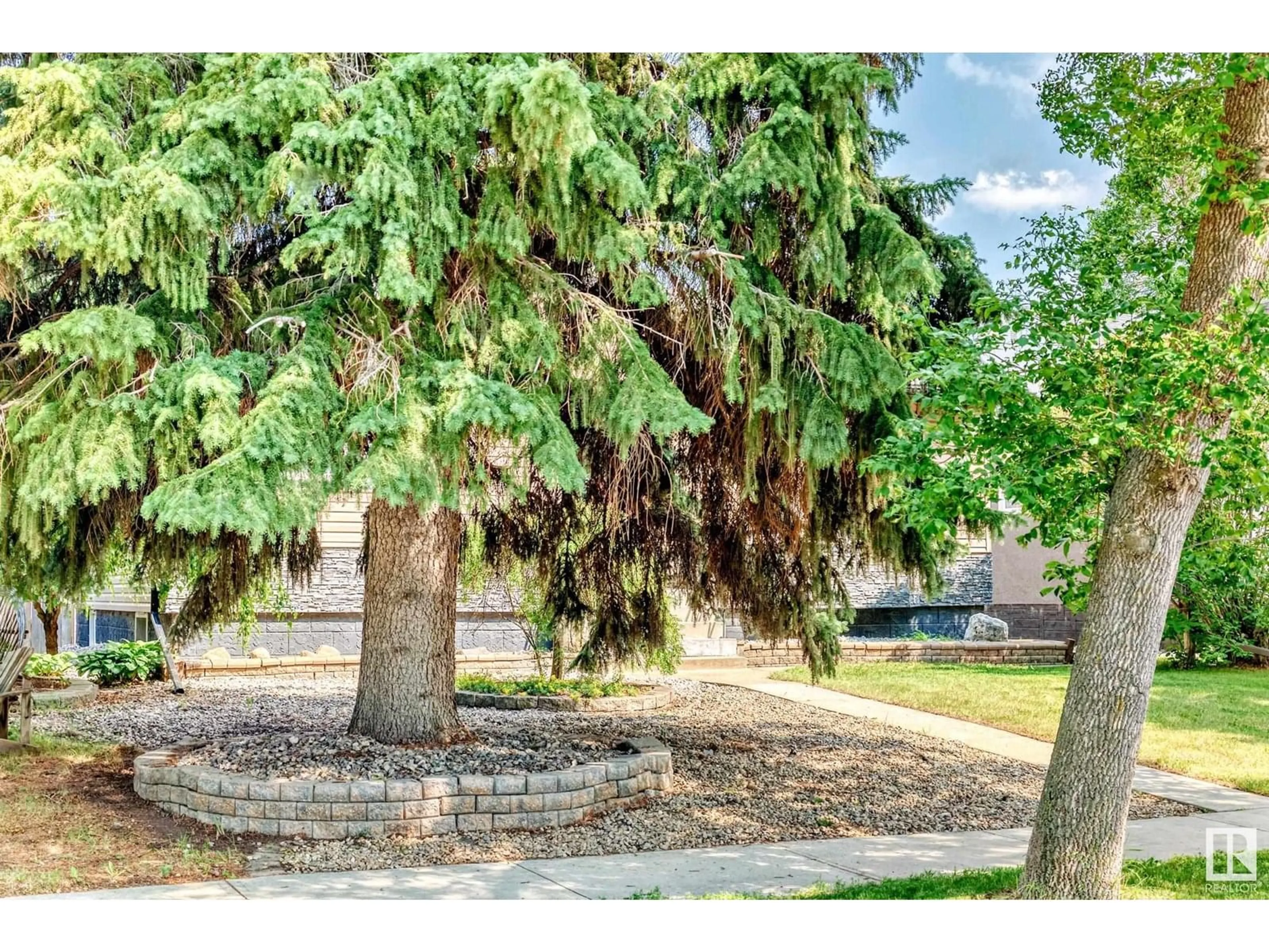 A pic from outside/outdoor area/front of a property/back of a property/a pic from drone, street for NW - 10815 147 ST, Edmonton Alberta T5N3E1