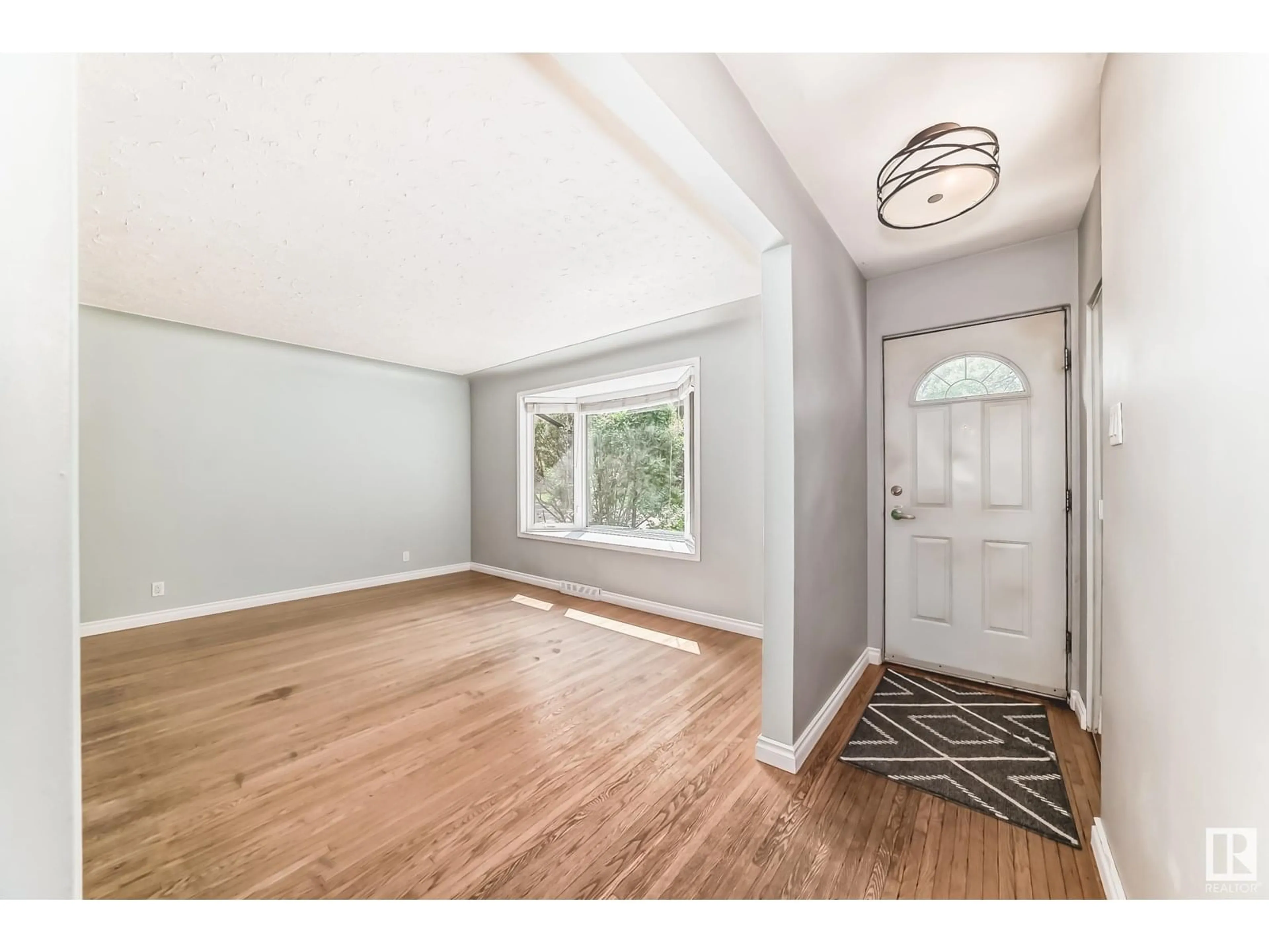 Indoor entryway for NW - 10815 147 ST, Edmonton Alberta T5N3E1