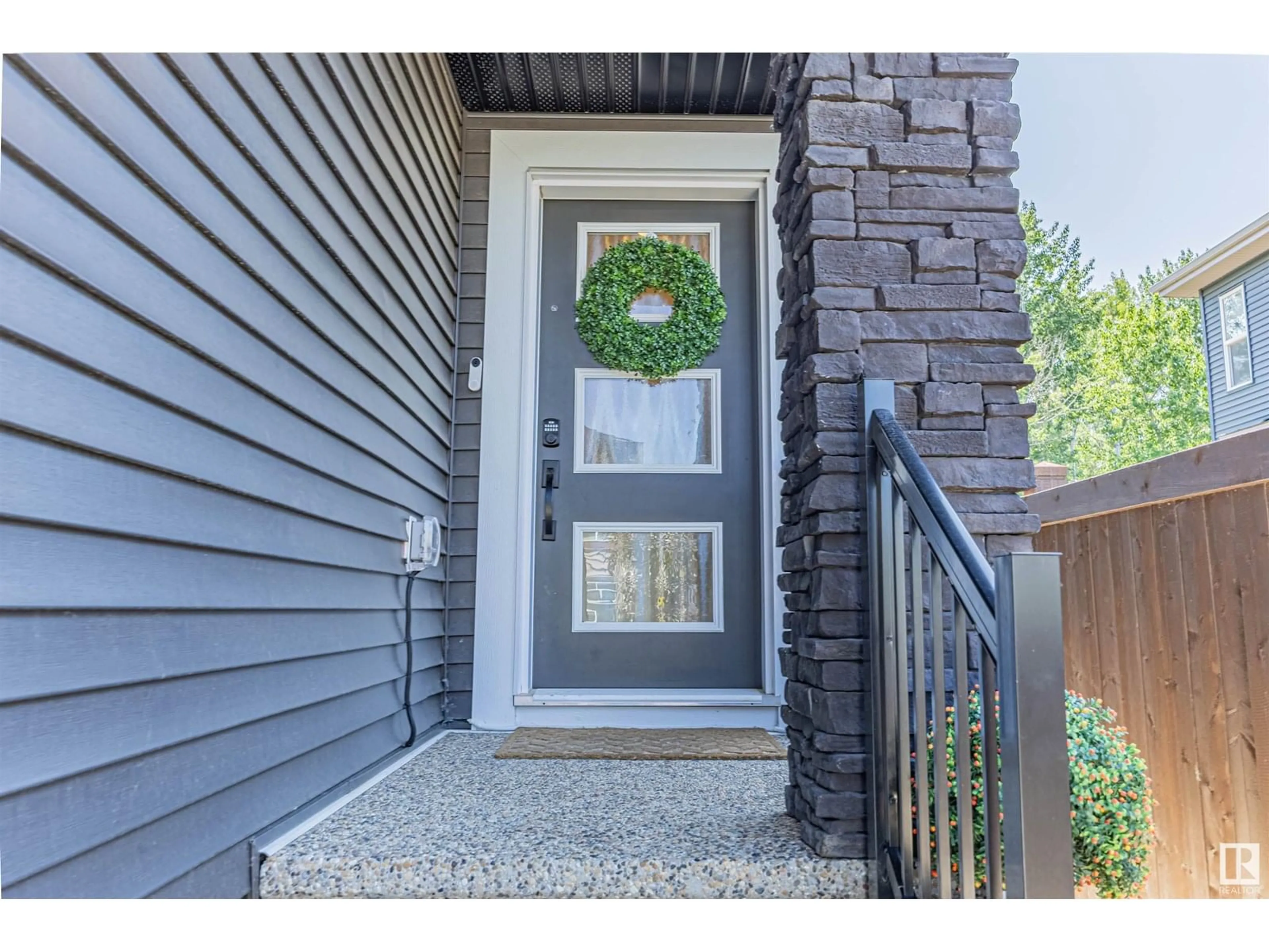 Indoor entryway for 47 BRUNSWYCK CR, Spruce Grove Alberta T7X0Z1
