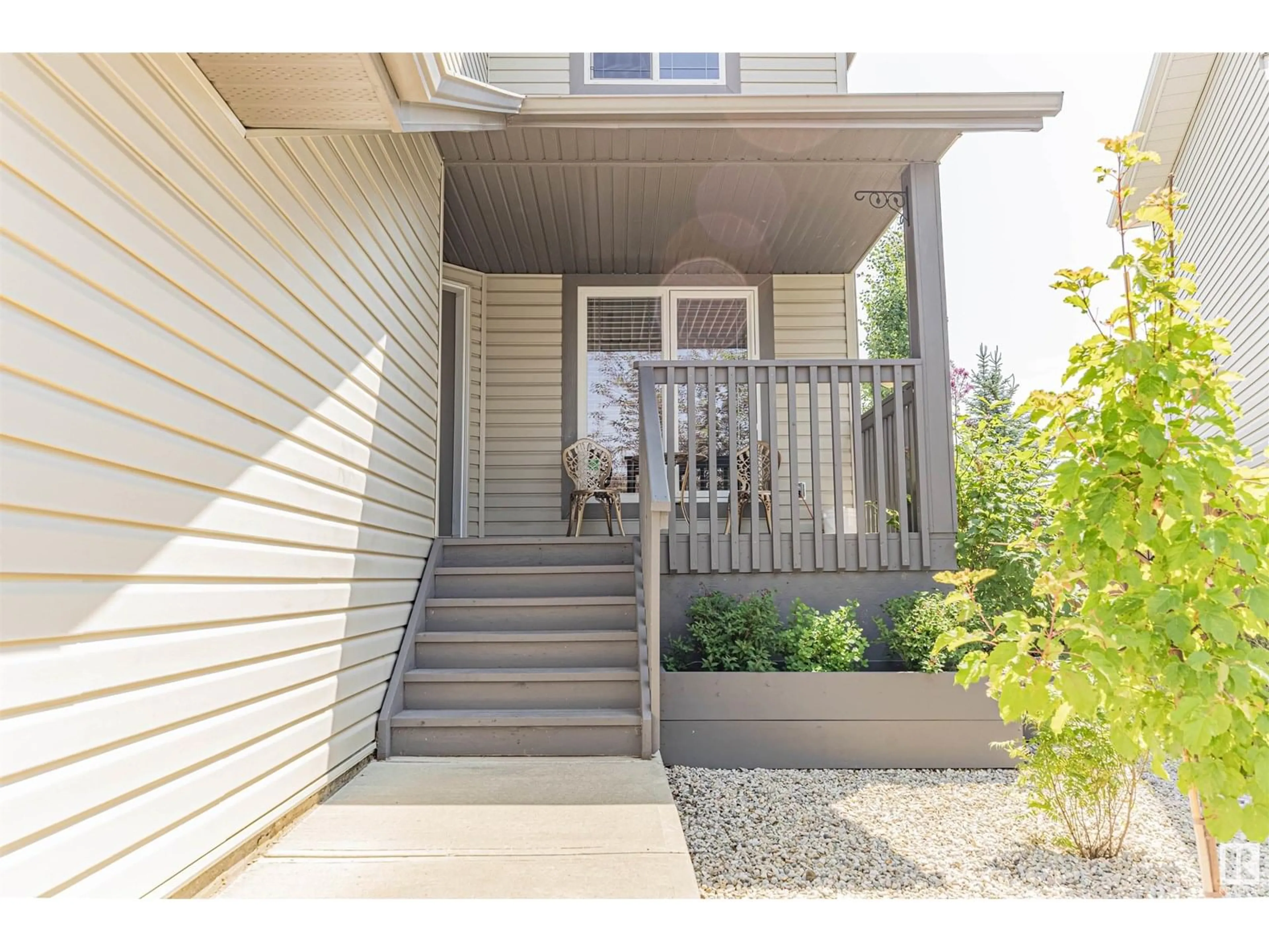 Indoor entryway for 240 SILVERSTONE CR, Stony Plain Alberta T7Z0E8