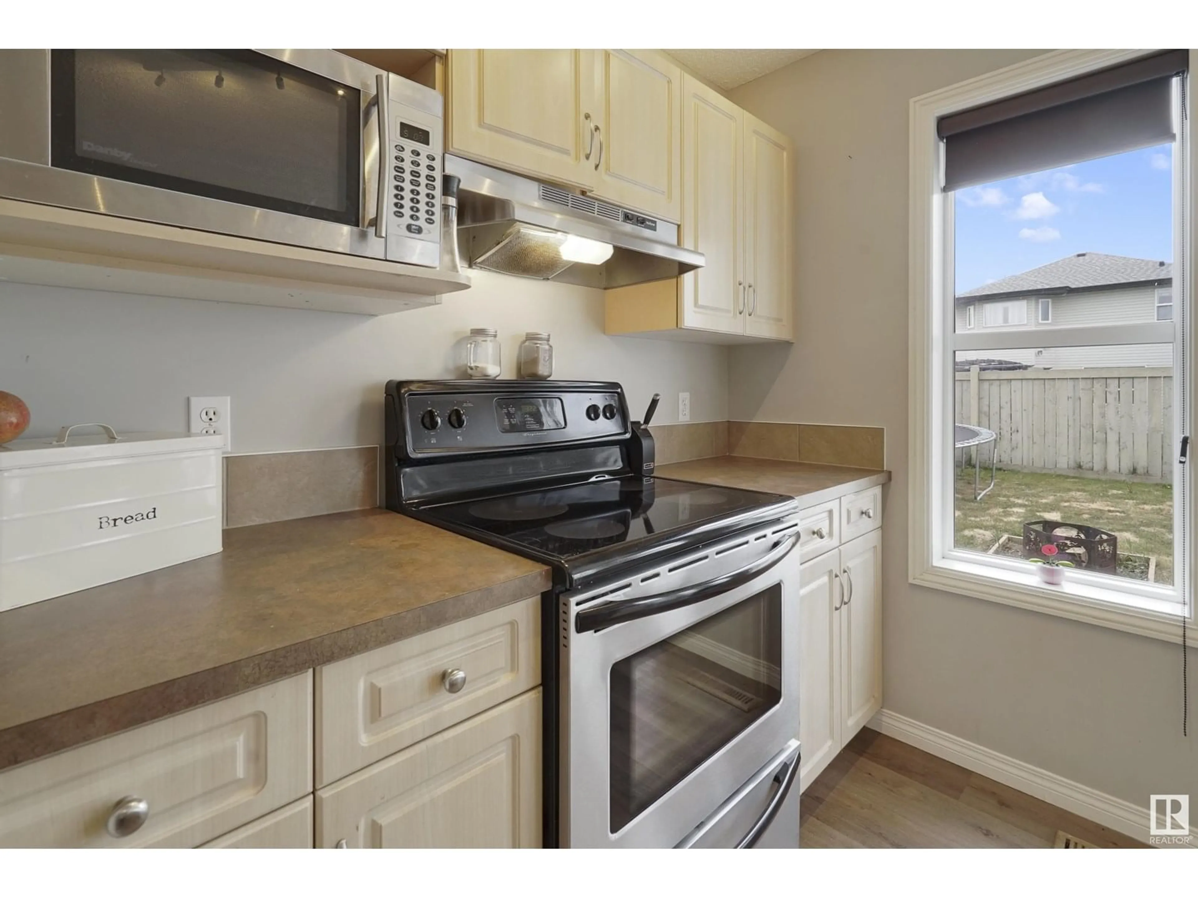 Standard kitchen, unknown for 8782 5 AV SW, Edmonton Alberta T6X1E2