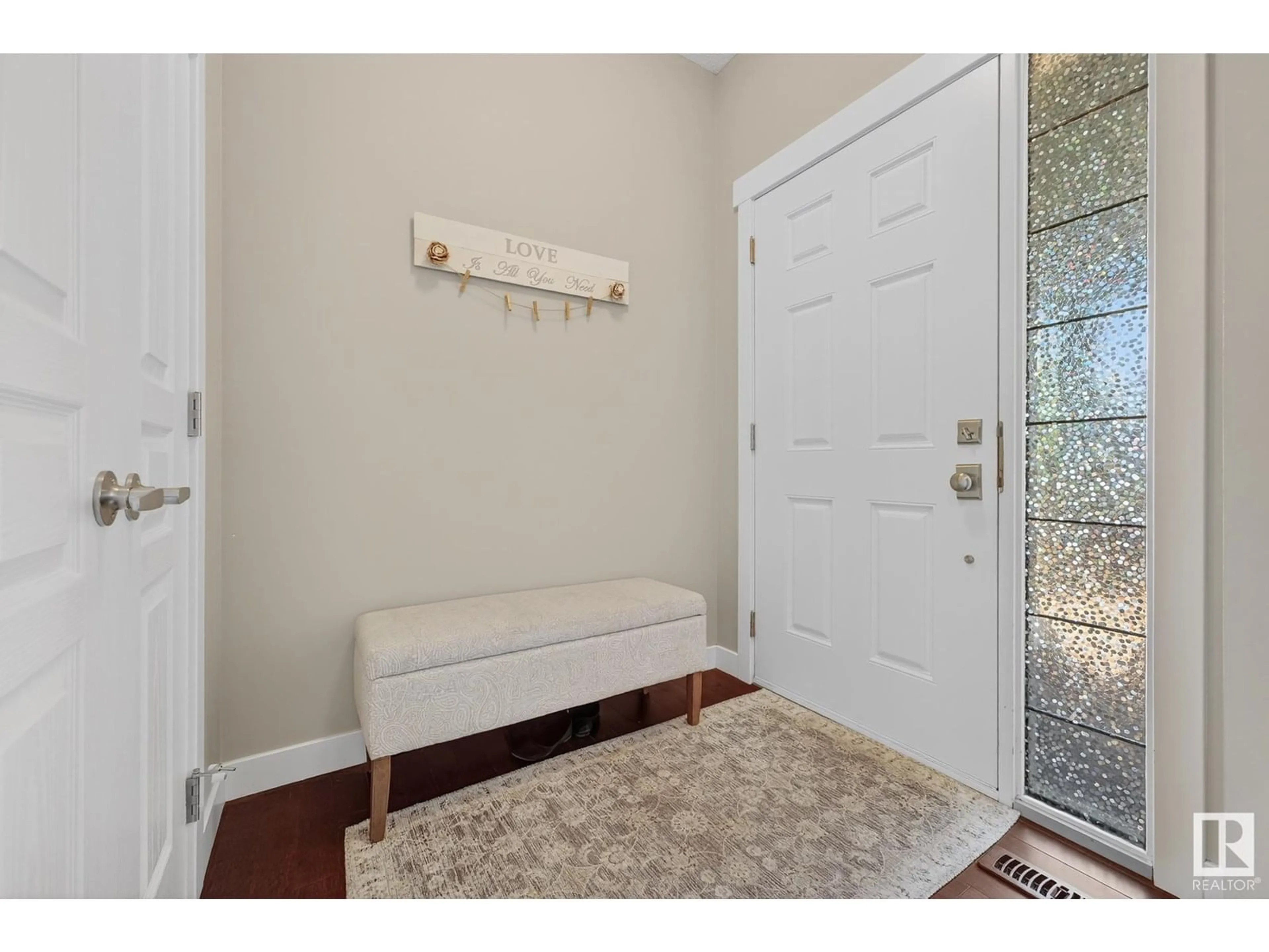 Indoor entryway for 662 SECORD BV, Edmonton Alberta T5T6Z6