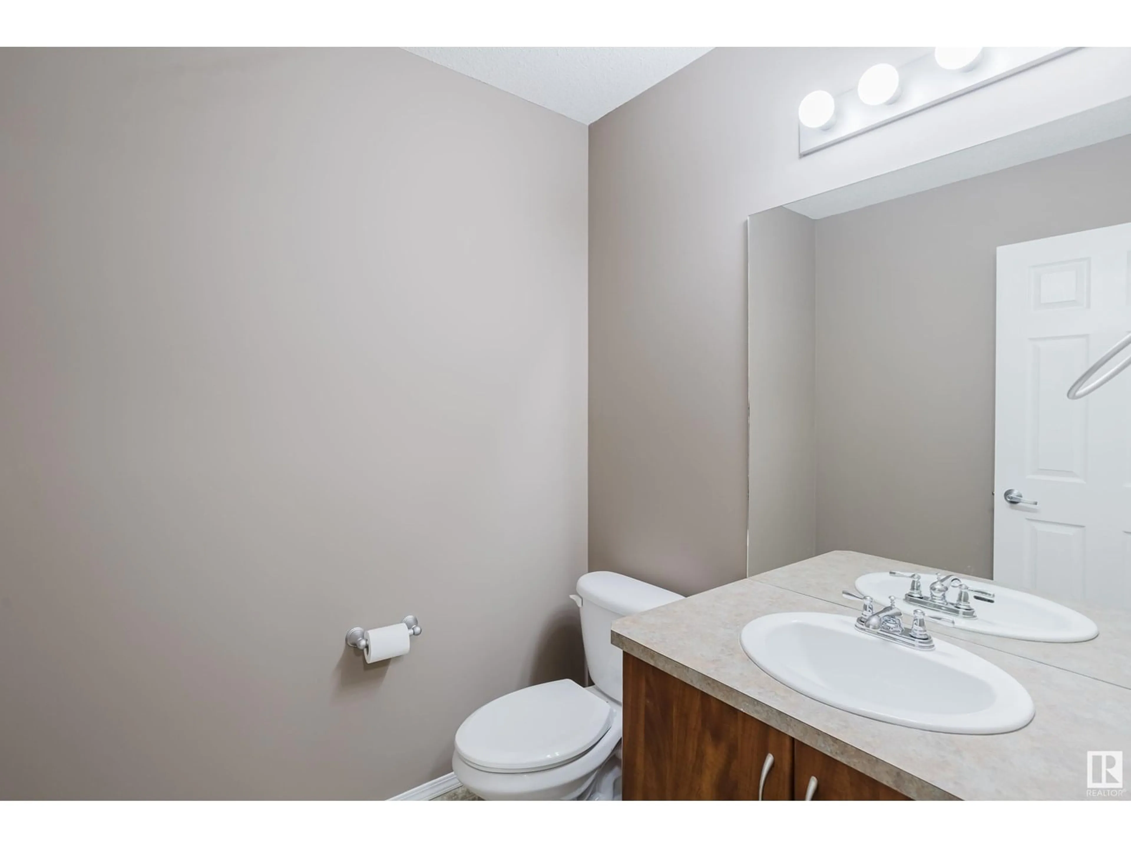 Standard bathroom, unknown for 99 GALLOWAY WD, Fort Saskatchewan Alberta T8L0A7