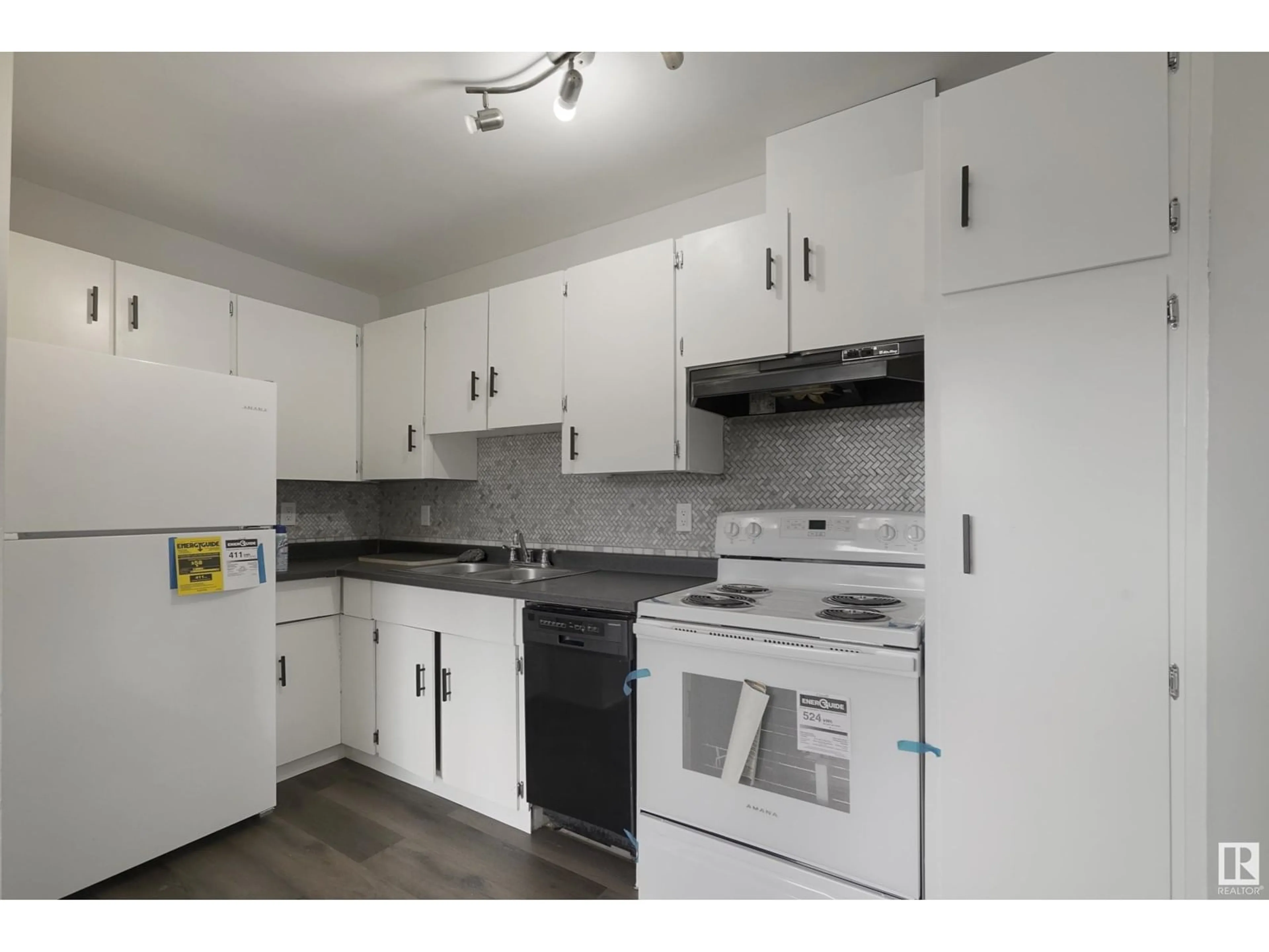 Standard kitchen, unknown for 17751 95 ST, Edmonton Alberta T5Z2E3