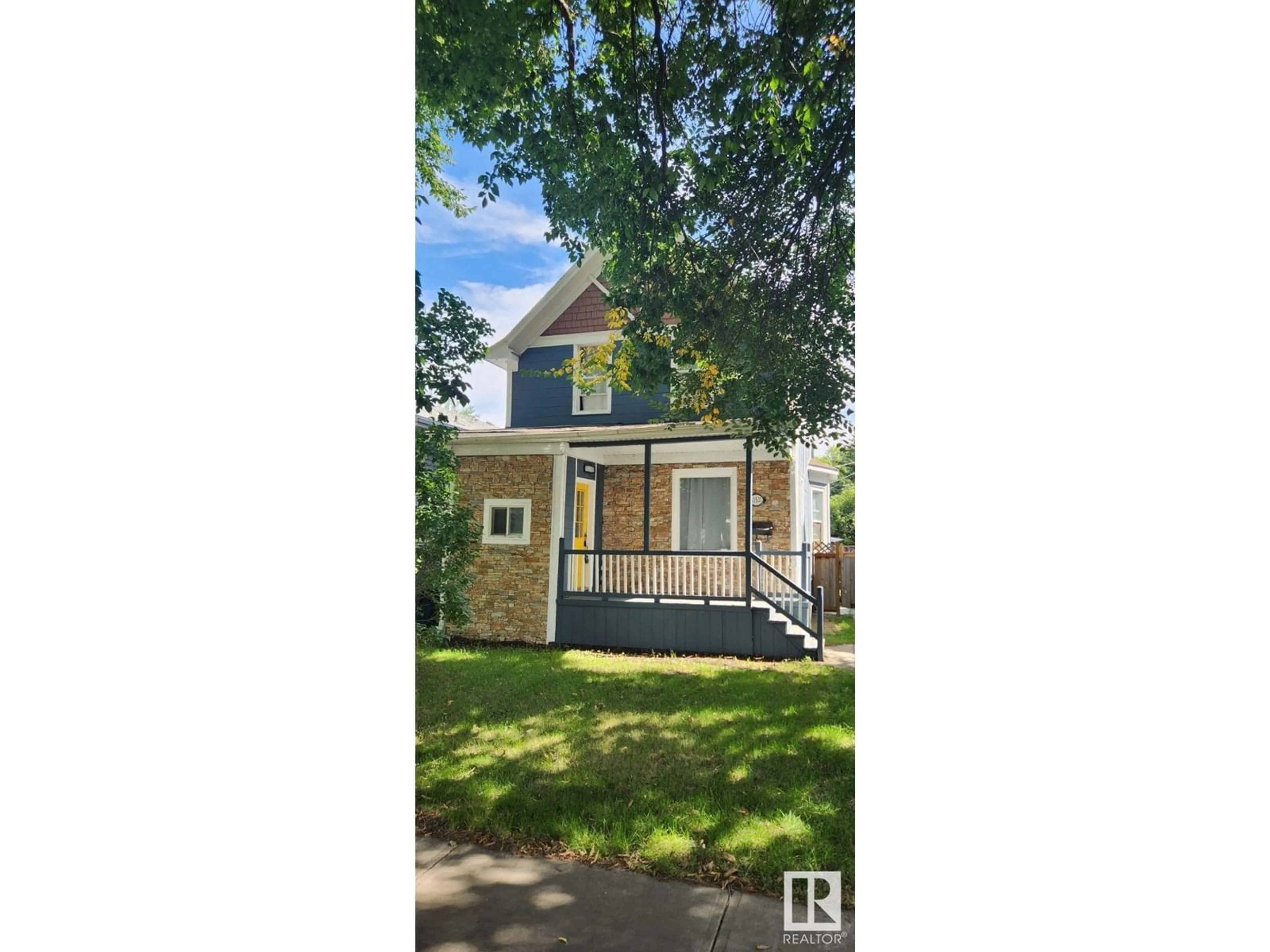 A pic from outside/outdoor area/front of a property/back of a property/a pic from drone, street for 11531 87 ST, Edmonton Alberta T5B3M4