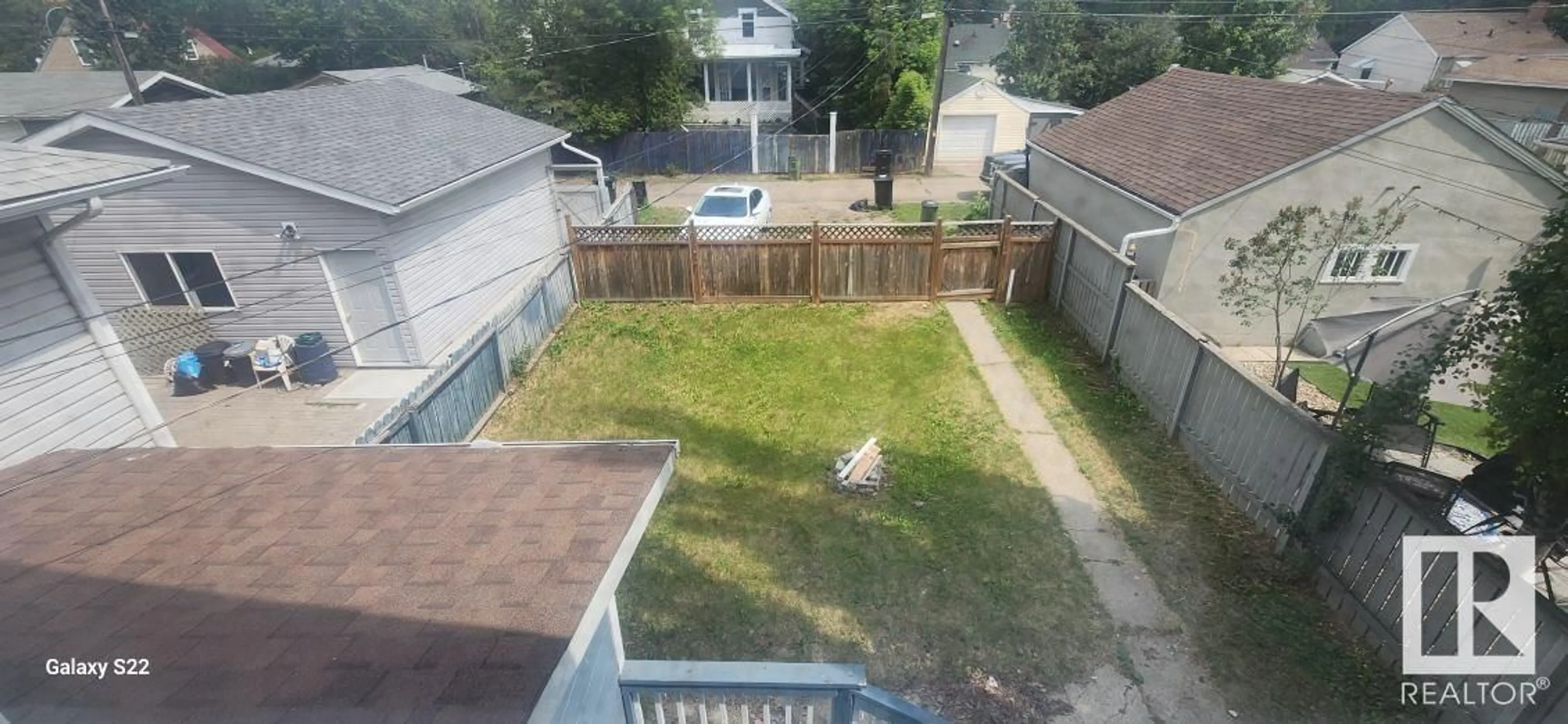 A pic from outside/outdoor area/front of a property/back of a property/a pic from drone, unknown for 11531 87 ST, Edmonton Alberta T5B3M4