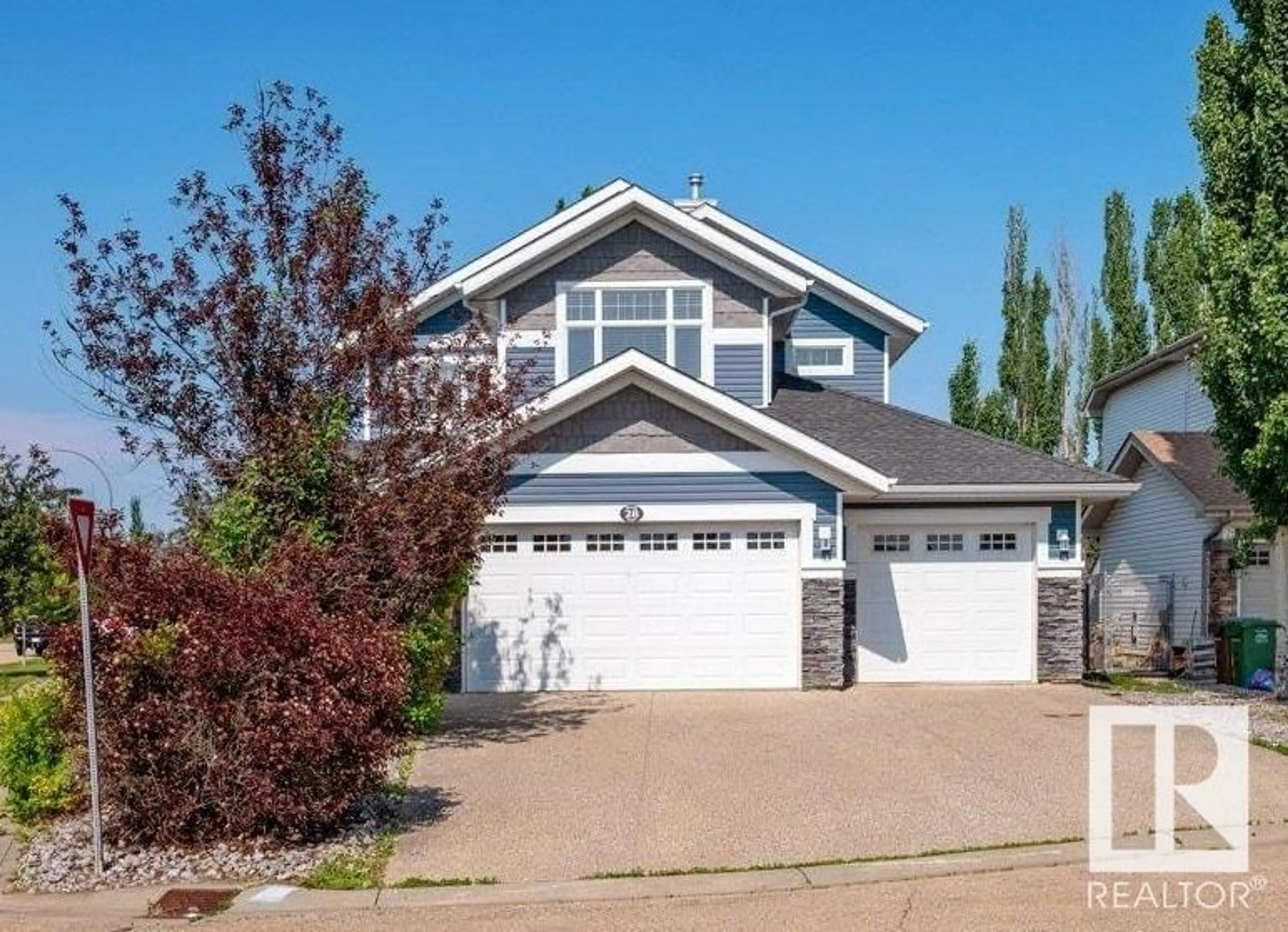 Home with vinyl exterior material, street for 28 NICOLET CT, St. Albert Alberta T8N7E7