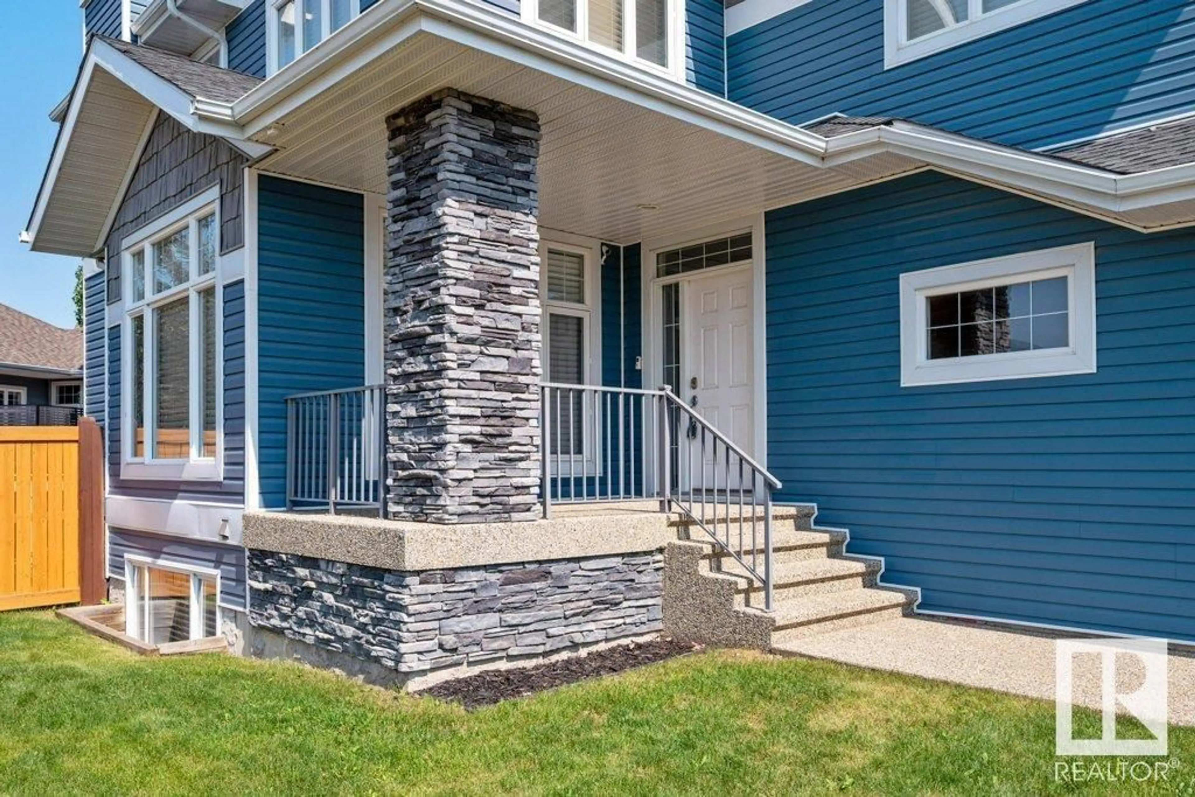Home with vinyl exterior material, unknown for 28 NICOLET CT, St. Albert Alberta T8N7E7
