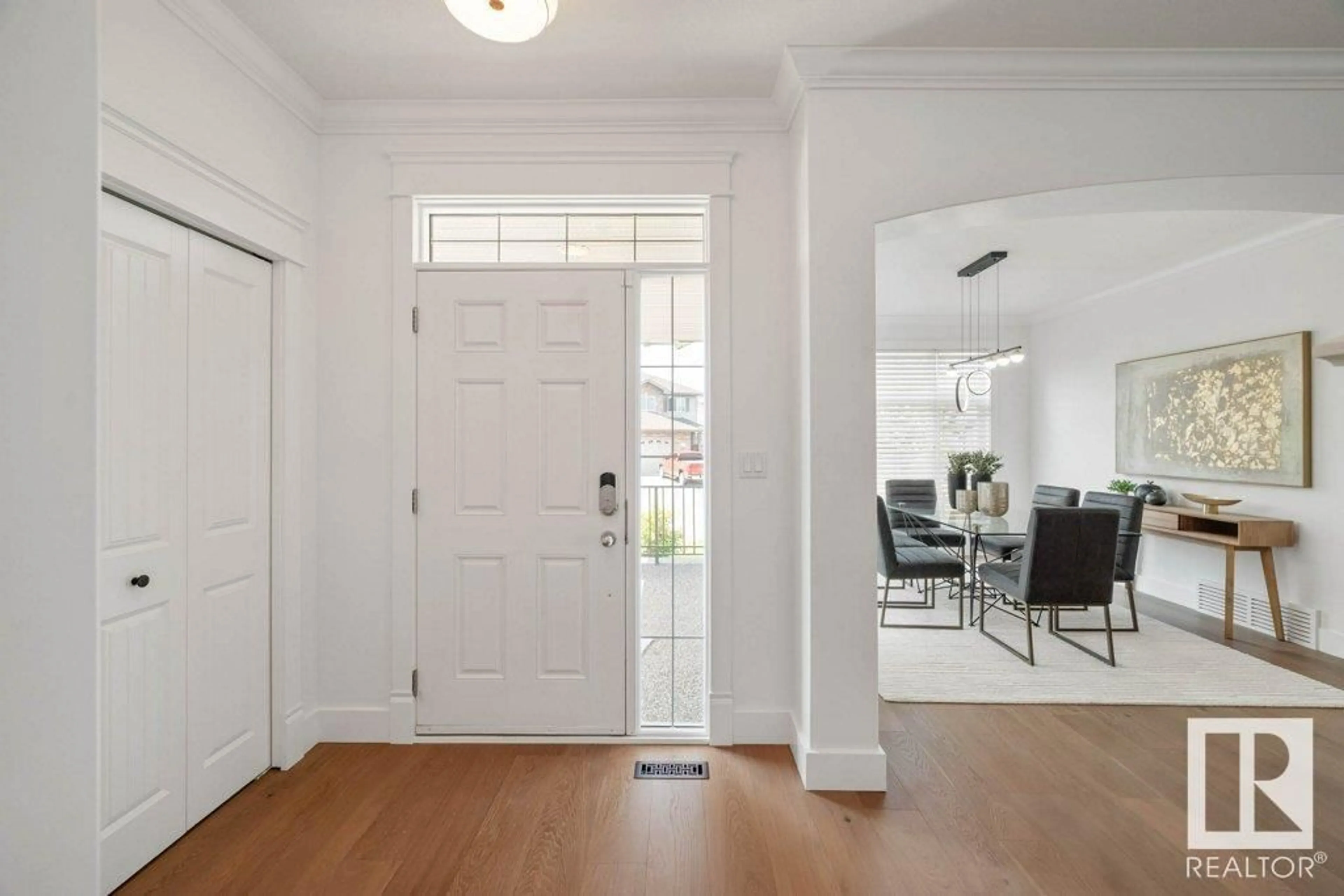 Indoor entryway for 28 NICOLET CT, St. Albert Alberta T8N7E7