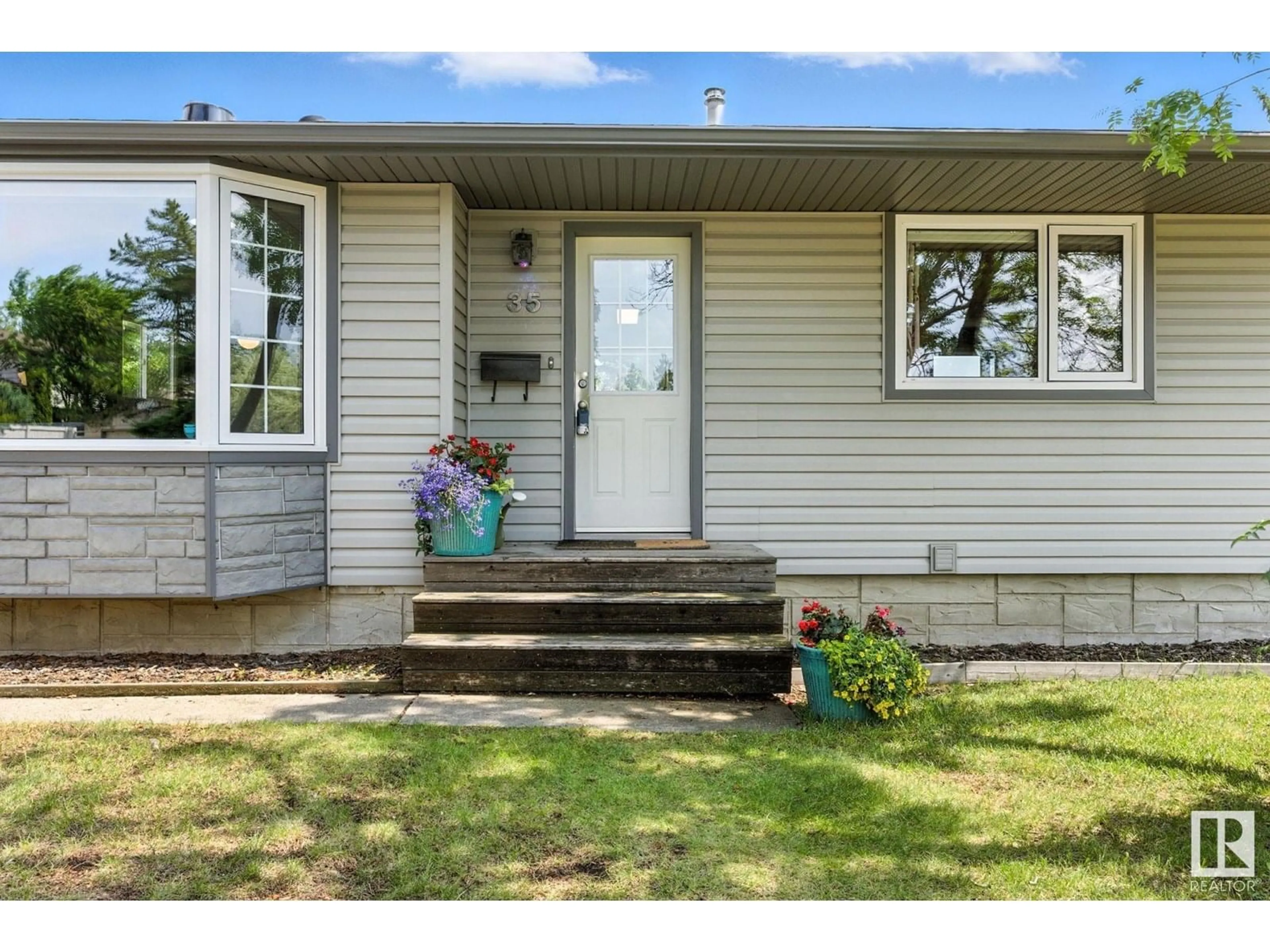 Home with vinyl exterior material, street for 35 GARNET CR, Sherwood Park Alberta T8A2R7