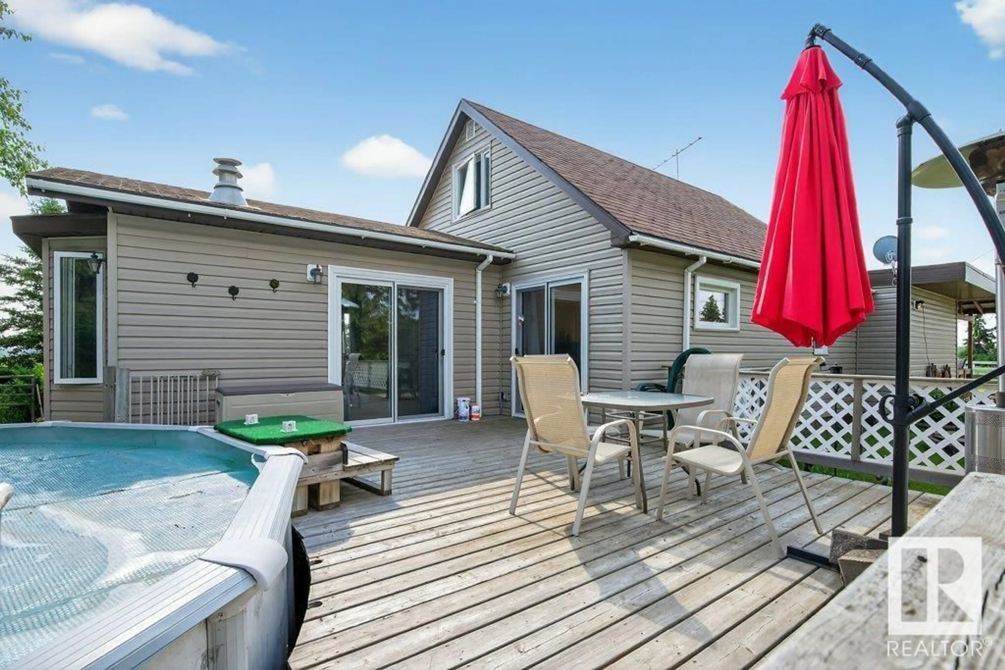 Patio, unknown for 28009 TWP 522, Rural Parkland County Alberta T7X3S3