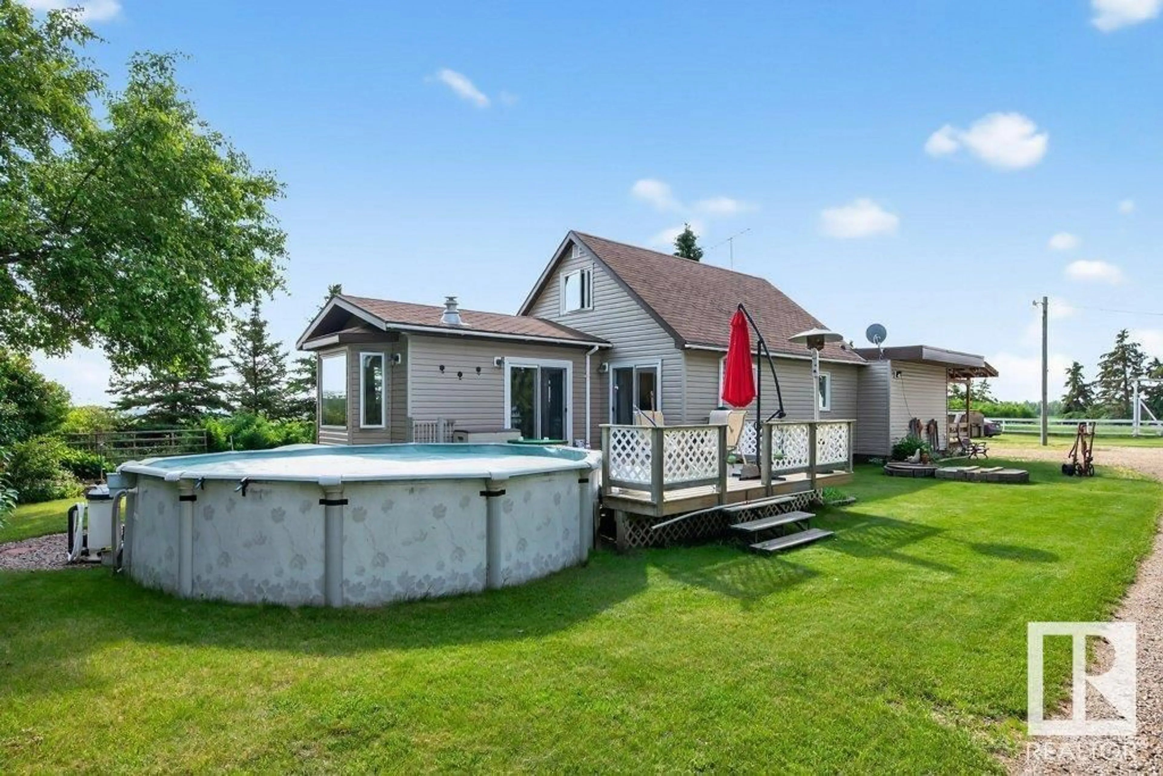 Patio, unknown for 28009 TWP 522, Rural Parkland County Alberta T7X3S3