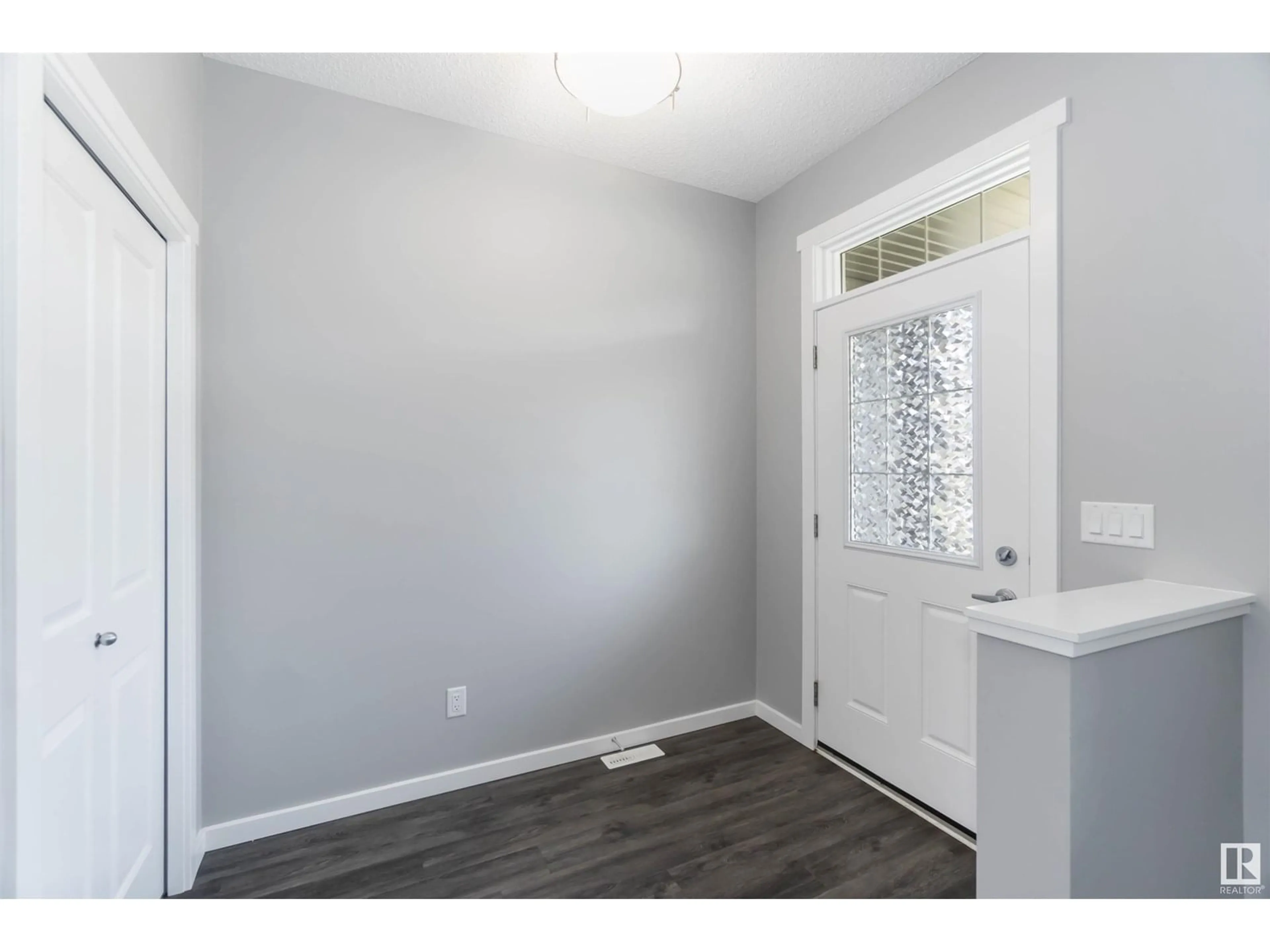Indoor entryway for 2259 GLENRIDDING BV, Edmonton Alberta T6W3P4