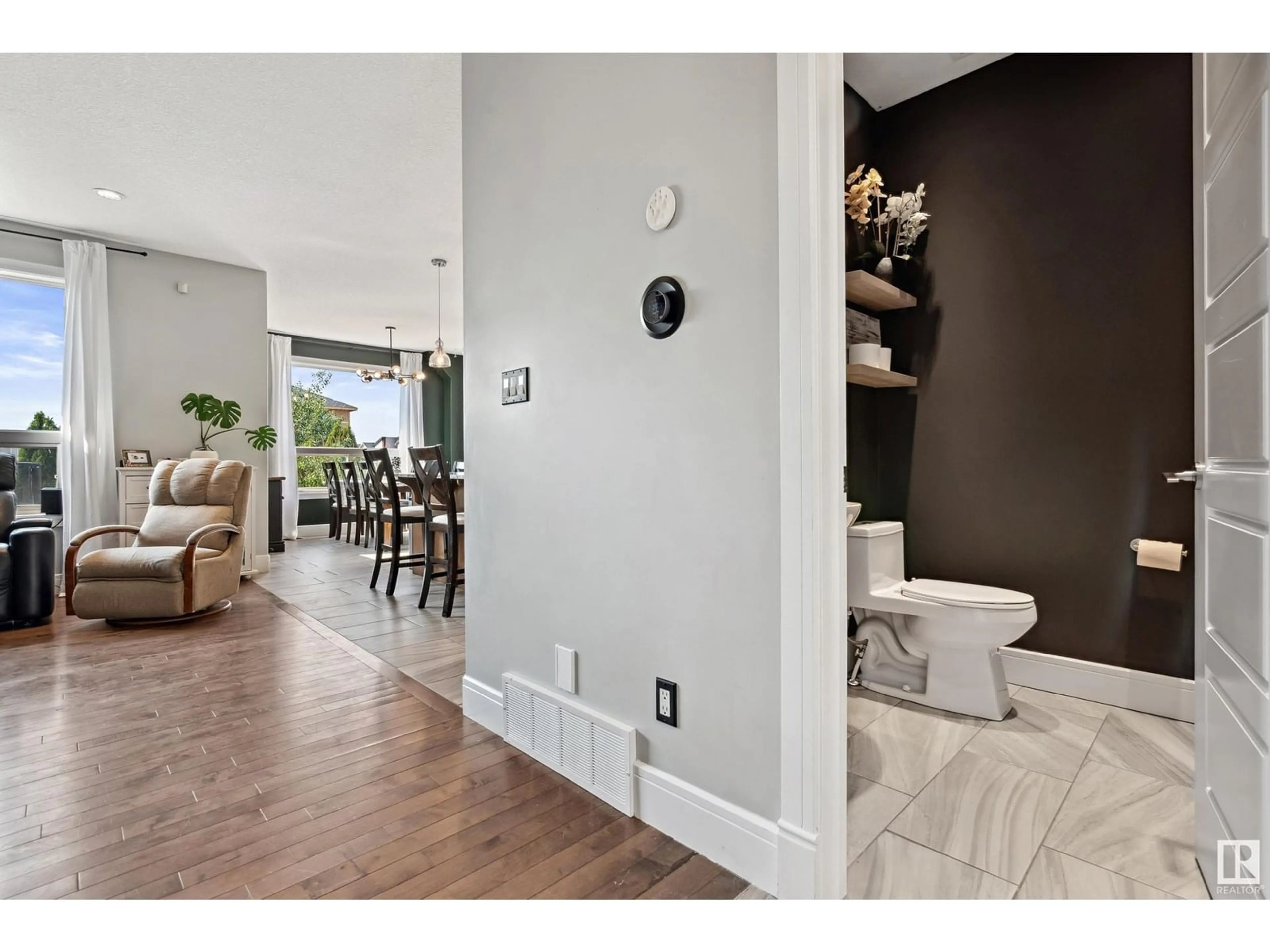 Indoor entryway for 166 WOODHILL LN, Fort Saskatchewan Alberta T8L0L5