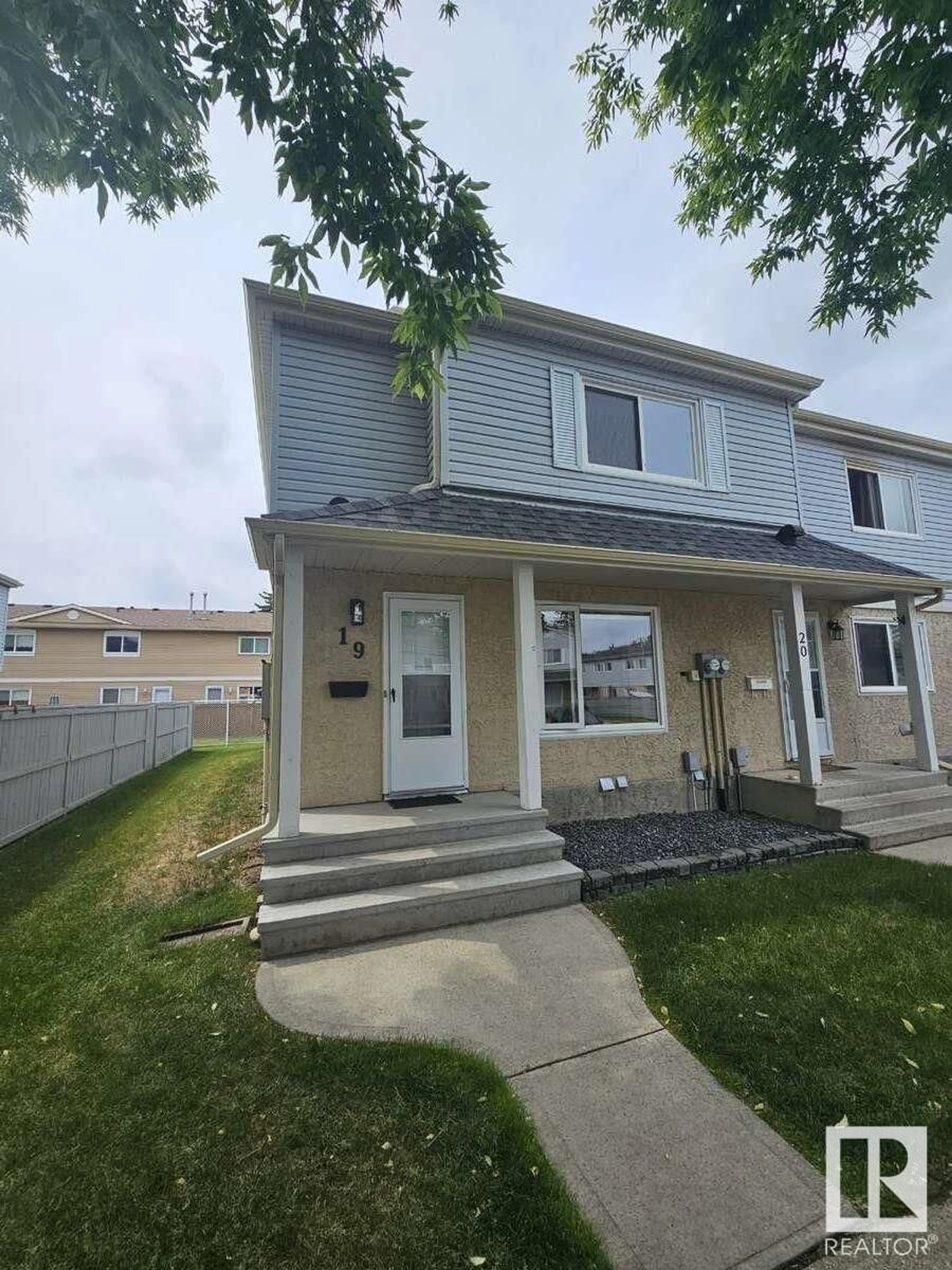 Home with vinyl exterior material, street for 19 2030 BRENTWOOD BV, Sherwood Park Alberta T8A4P6