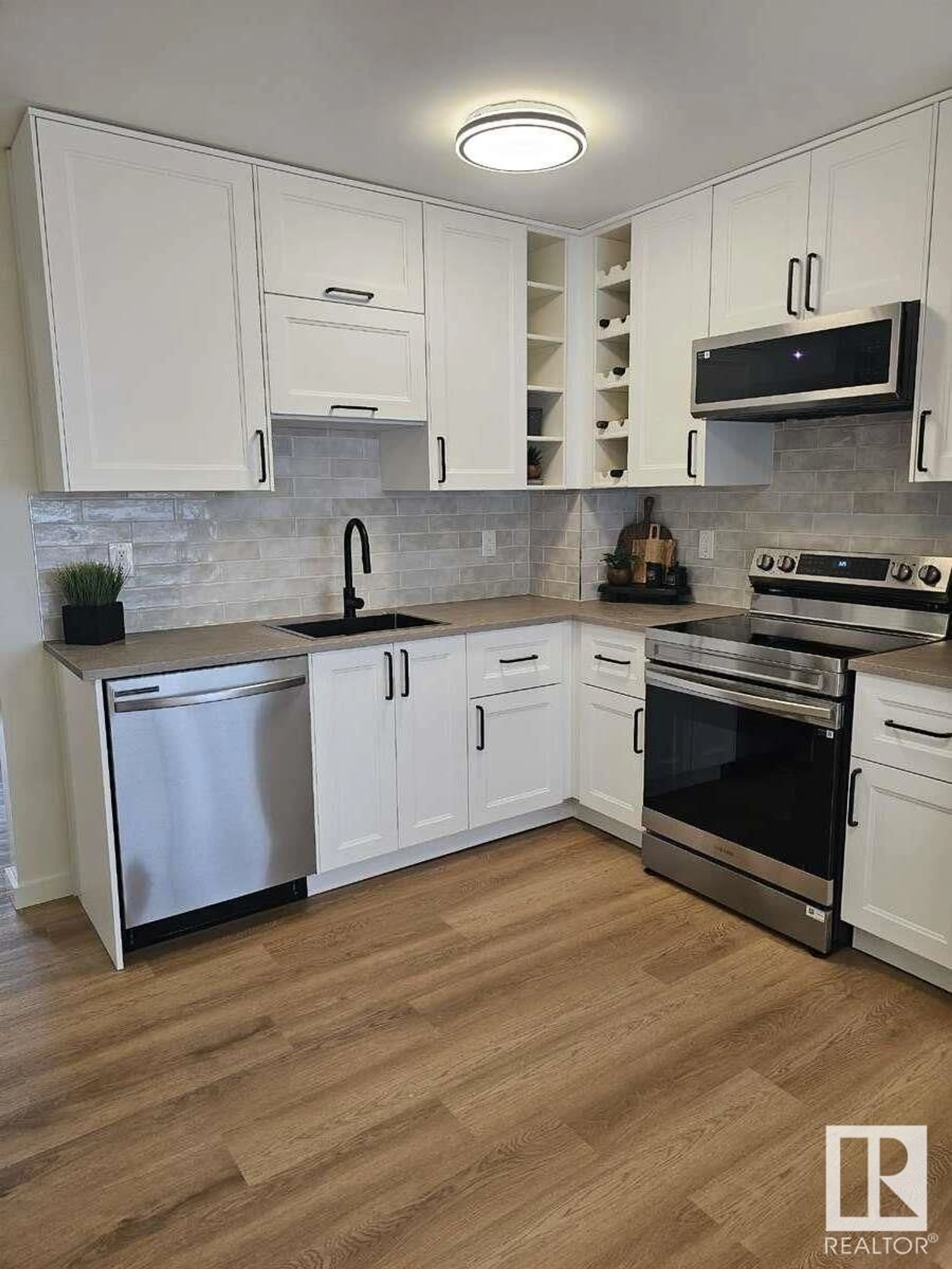 Open concept kitchen, unknown for 19 2030 BRENTWOOD BV, Sherwood Park Alberta T8A4P6